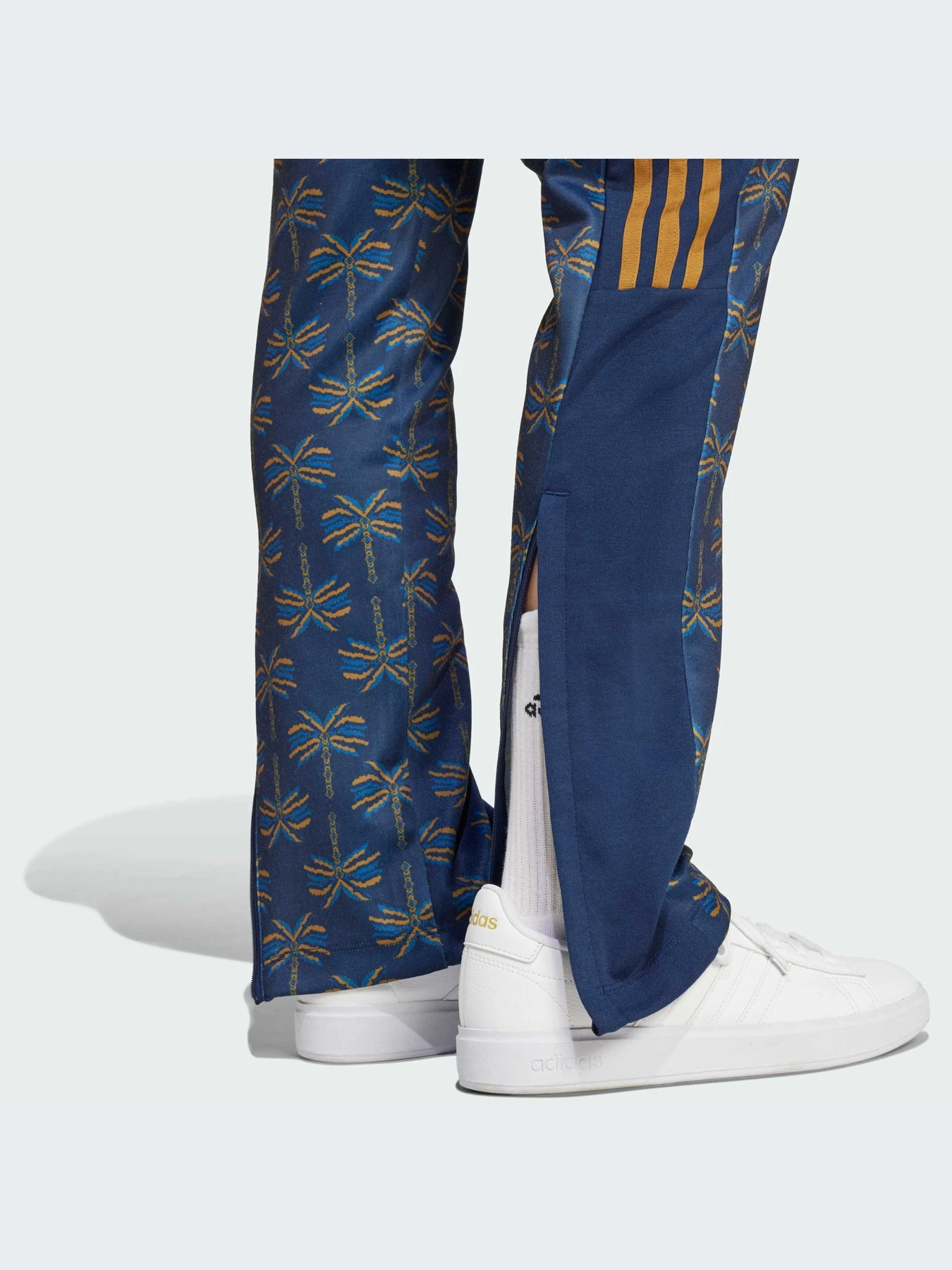 Брюки Adidas Tiro модель IV9754-KZ Брюки Adidas Tiro модель IV9754-KZ Фото