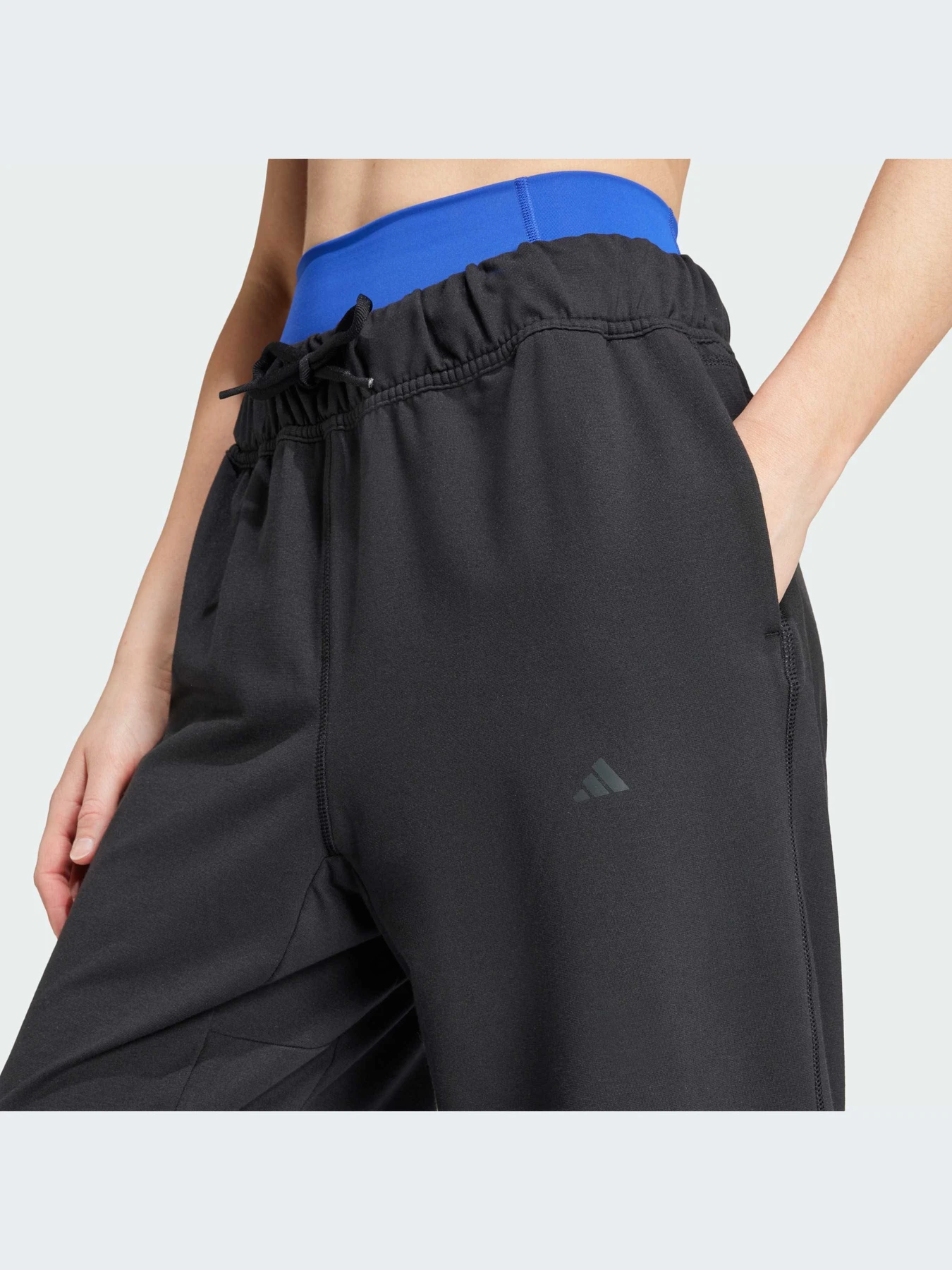 Брюки Adidas модель IV9220-KZ Брюки Adidas модель IV9220-KZ Фото