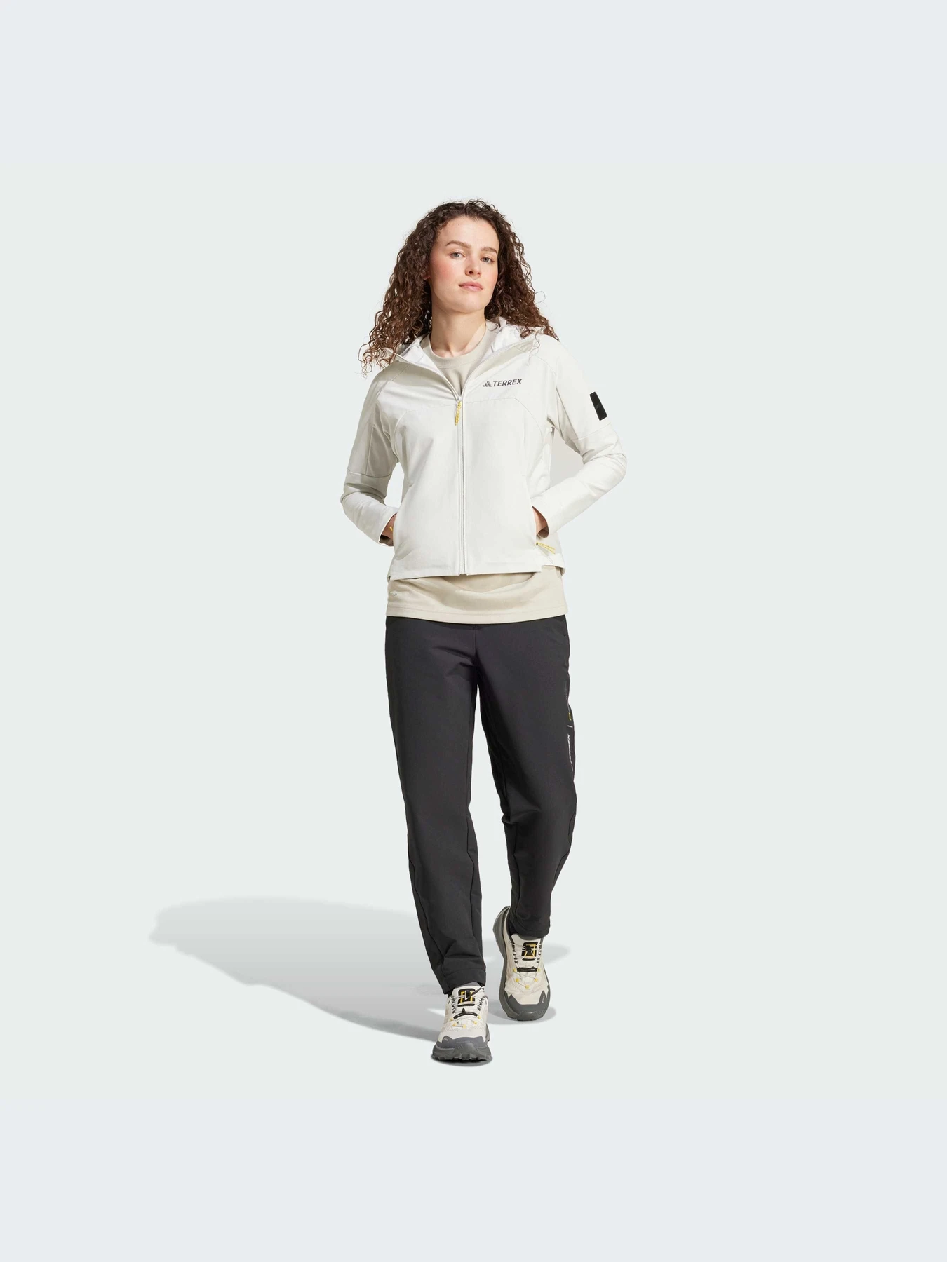 Куртки и дубленки Adidas модель IX5629-KZ Куртки и дубленки Adidas модель IX5629-KZ Фото