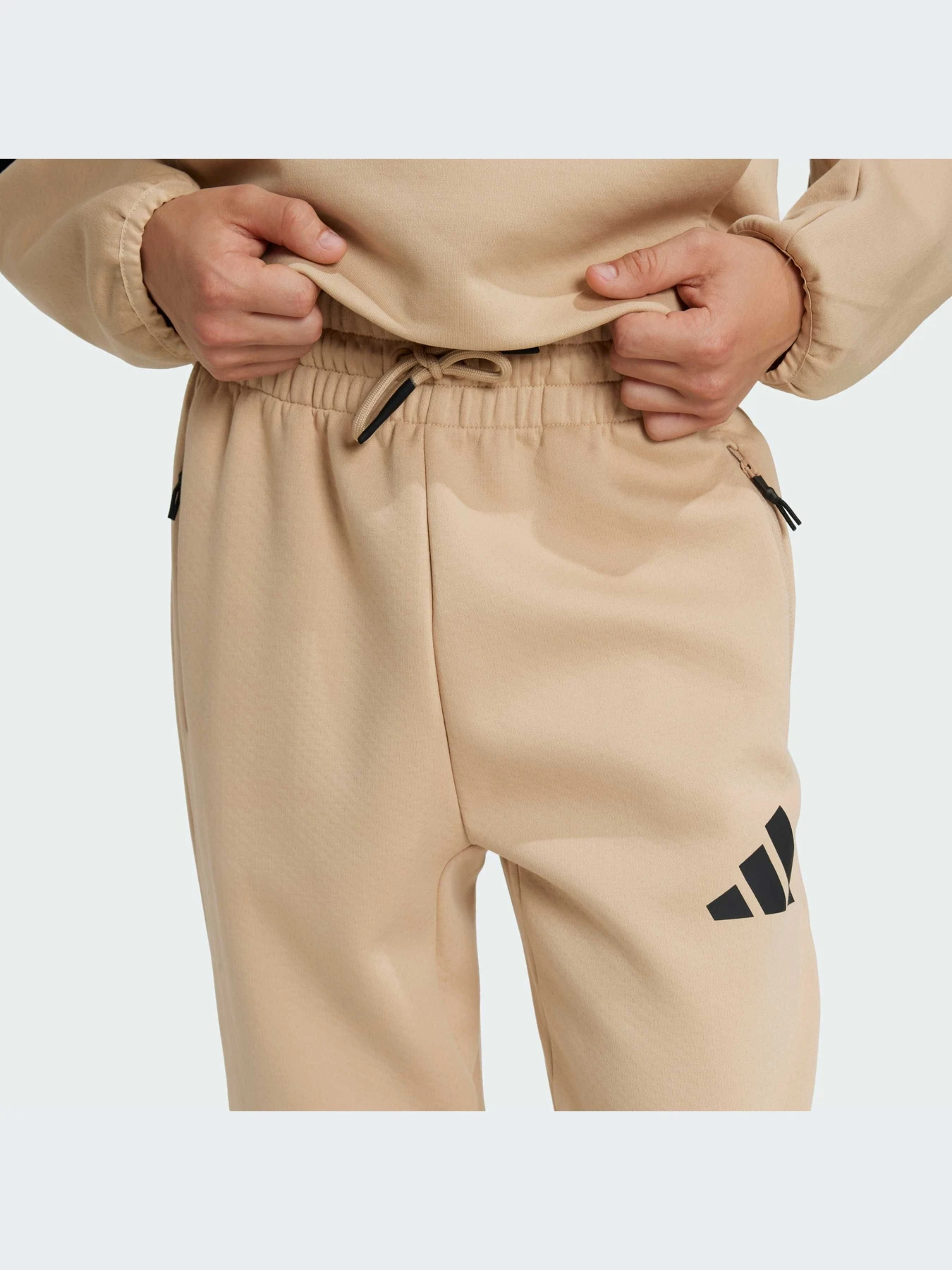 Брюки Adidas ZNE модель JF2492-KZ Брюки Adidas ZNE модель JF2492-KZ Фото