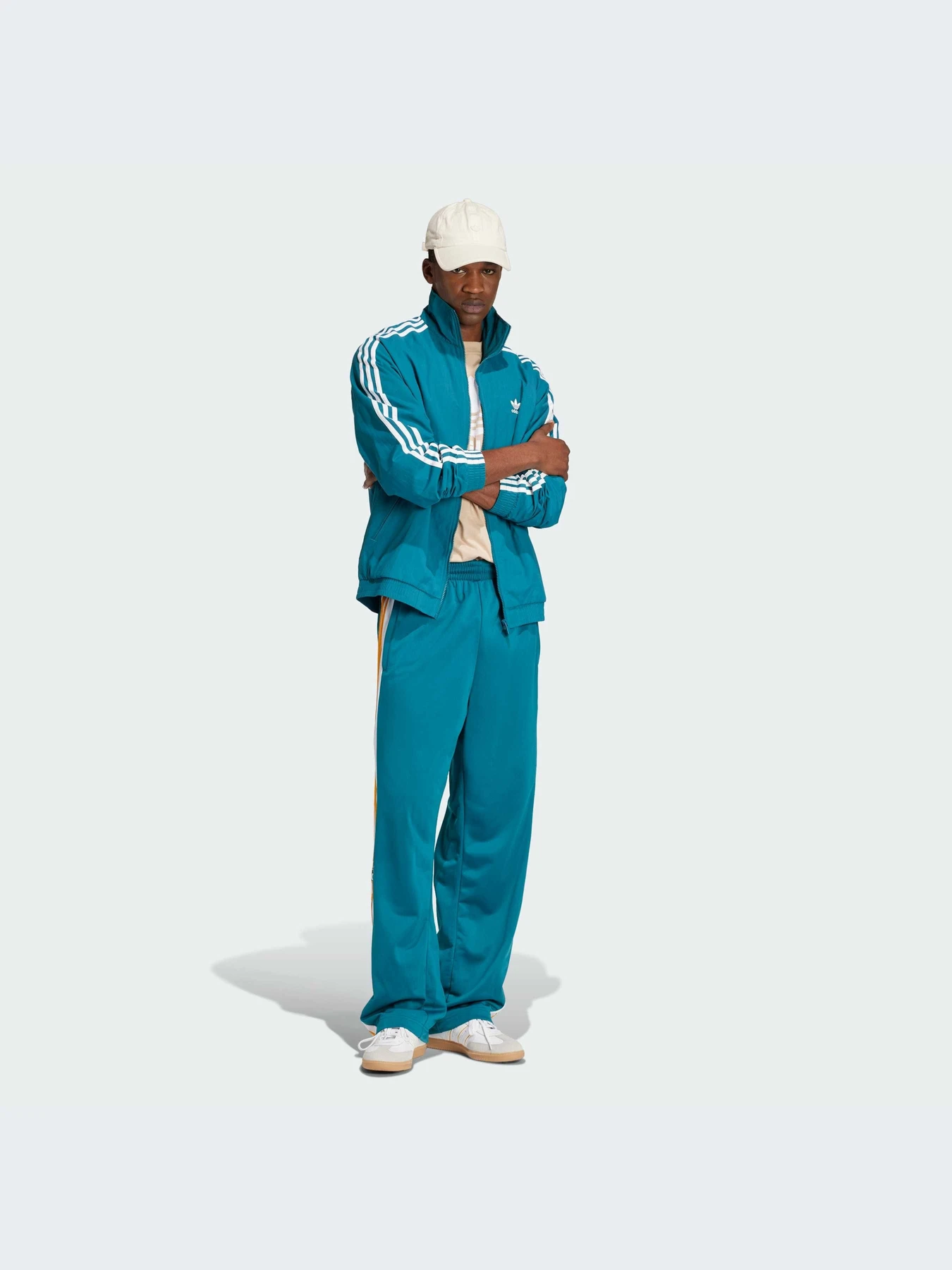 Брюки Adidas Adicolor модель IY9932-KZ Брюки Adidas Adicolor модель IY9932-KZ Фото