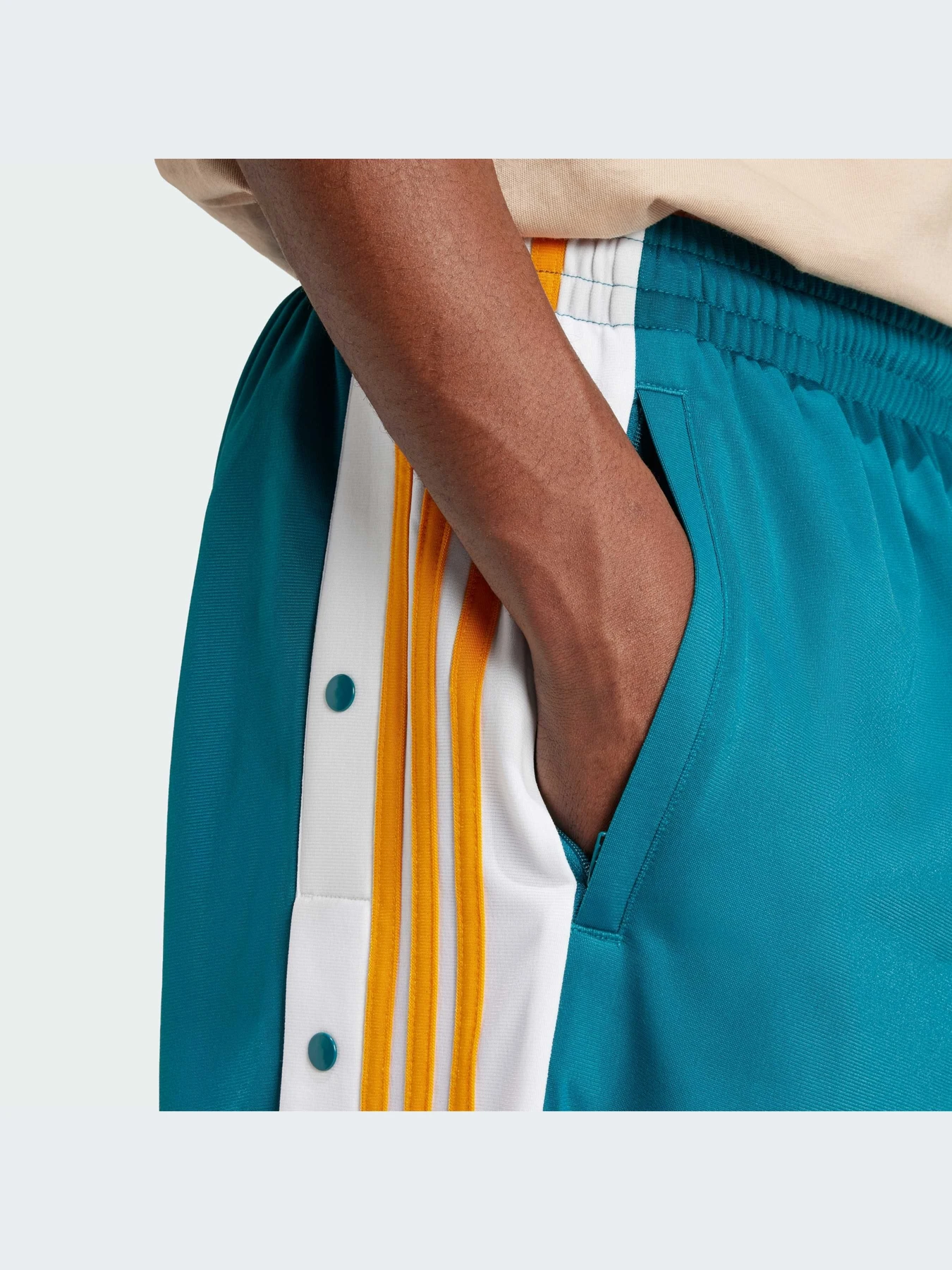 Брюки Adidas Adicolor модель IY9932-KZ Брюки Adidas Adicolor модель IY9932-KZ Фото