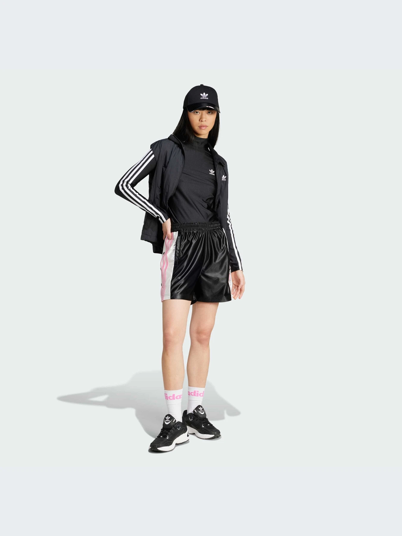 Шорты Adidas модель IW5592-KZ Шорты Adidas модель IW5592-KZ Фото