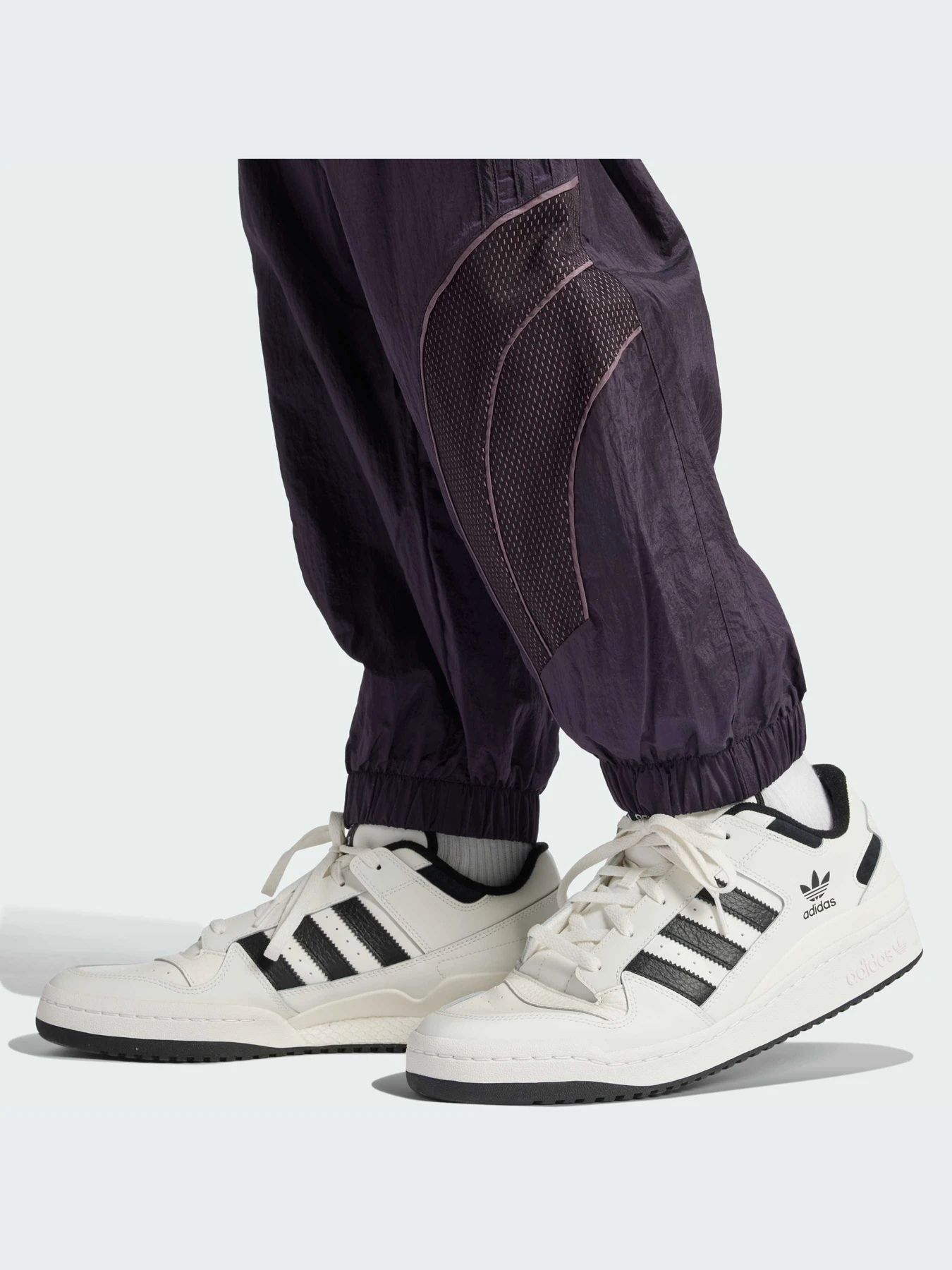 Брюки Adidas модель IZ2610-KZ Брюки Adidas модель IZ2610-KZ Фото
