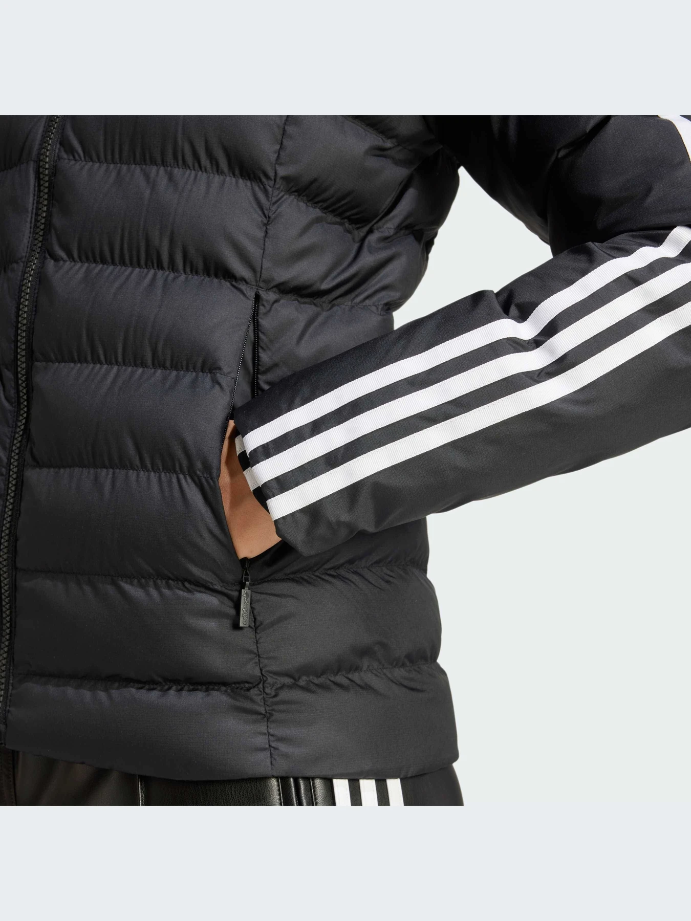 Куртки и дубленки Adidas Adicolor модель IW5849-KZ Куртки и дубленки Adidas Adicolor модель IW5849-KZ Фото