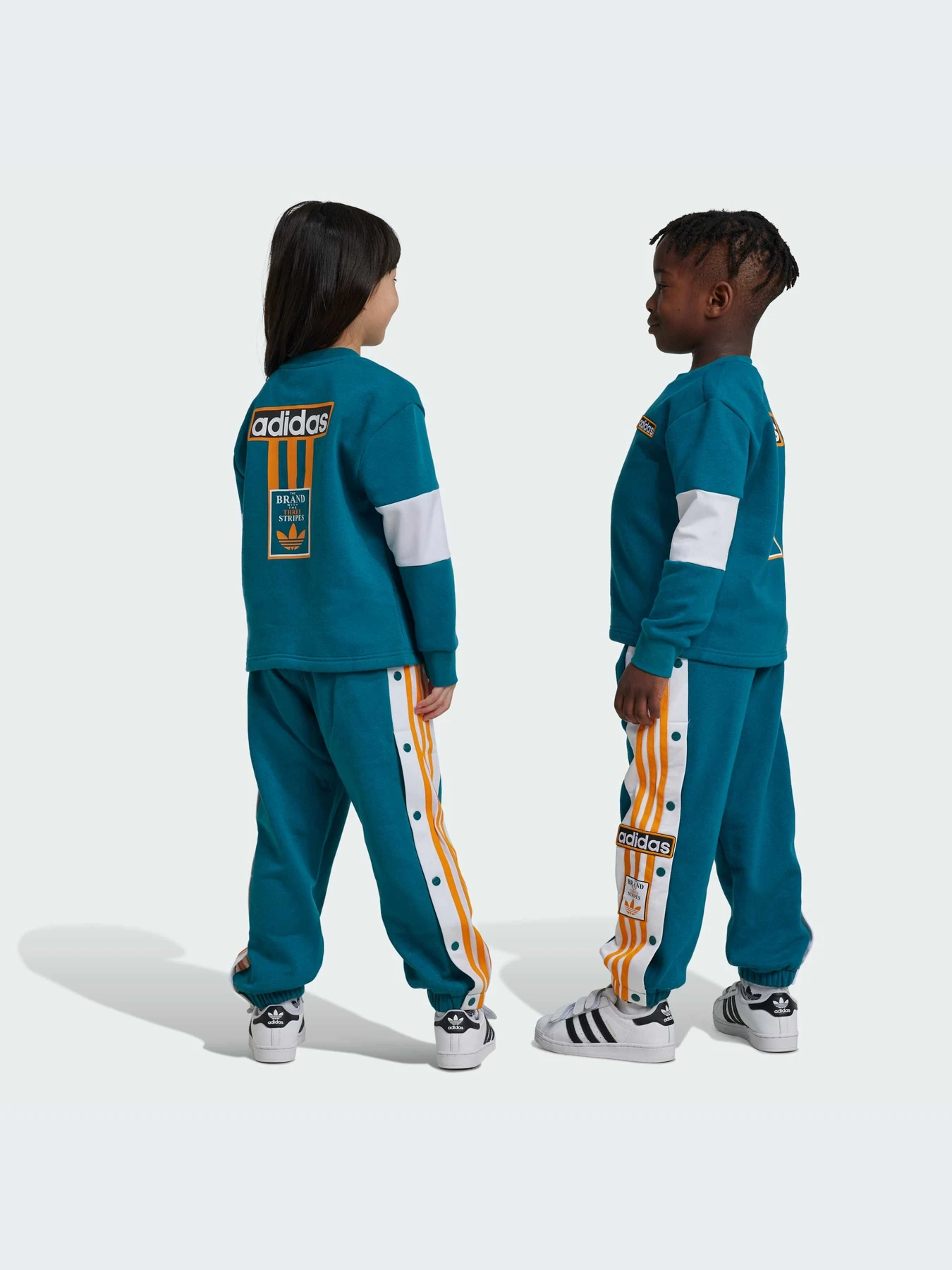 Костюмы Adidas Adicolor модель IW3587-KZ Костюмы Adidas Adicolor модель IW3587-KZ Фото