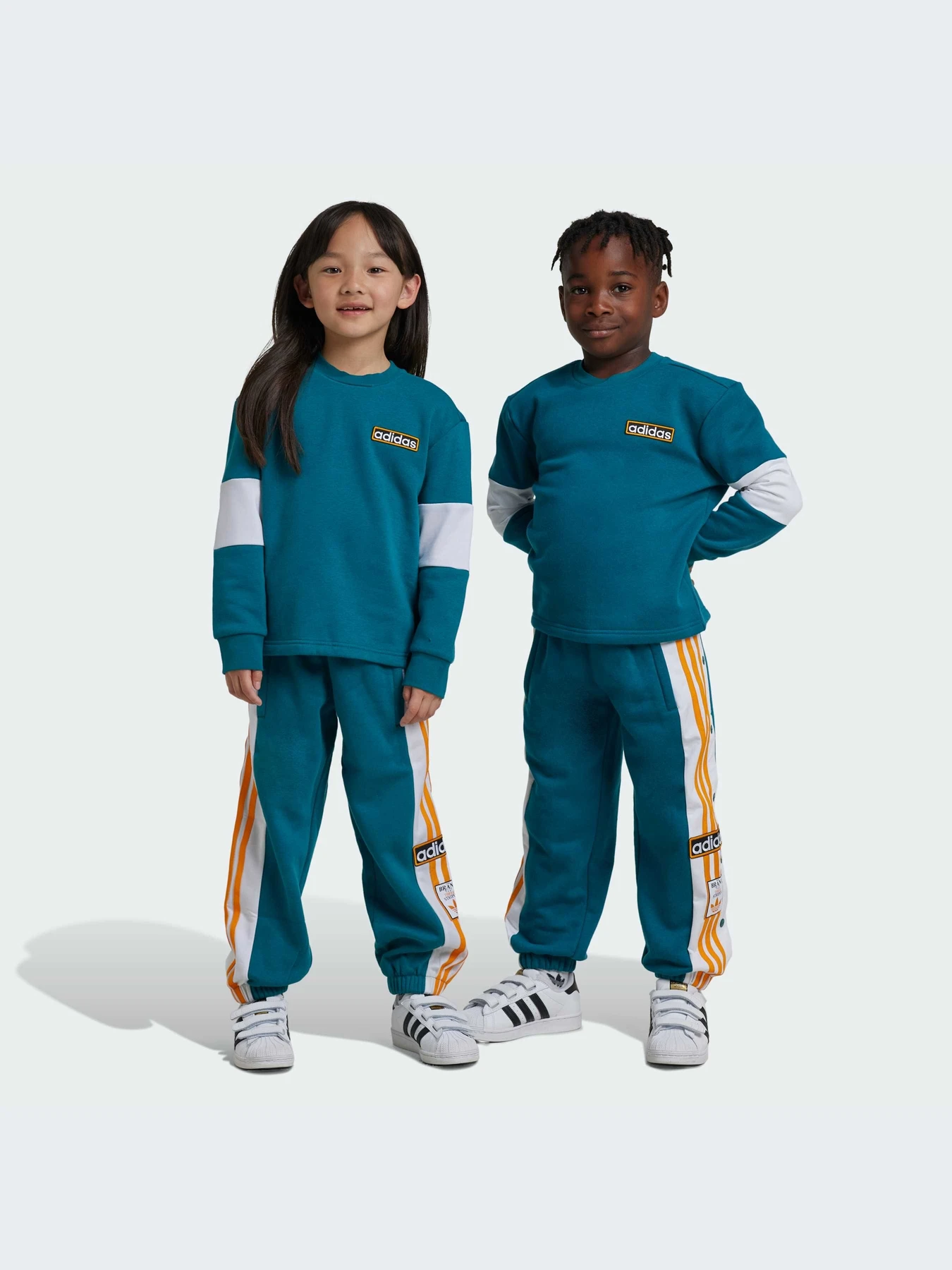 Костюмы Adidas Adicolor модель IW3587-KZ Костюмы Adidas Adicolor модель IW3587-KZ Фото