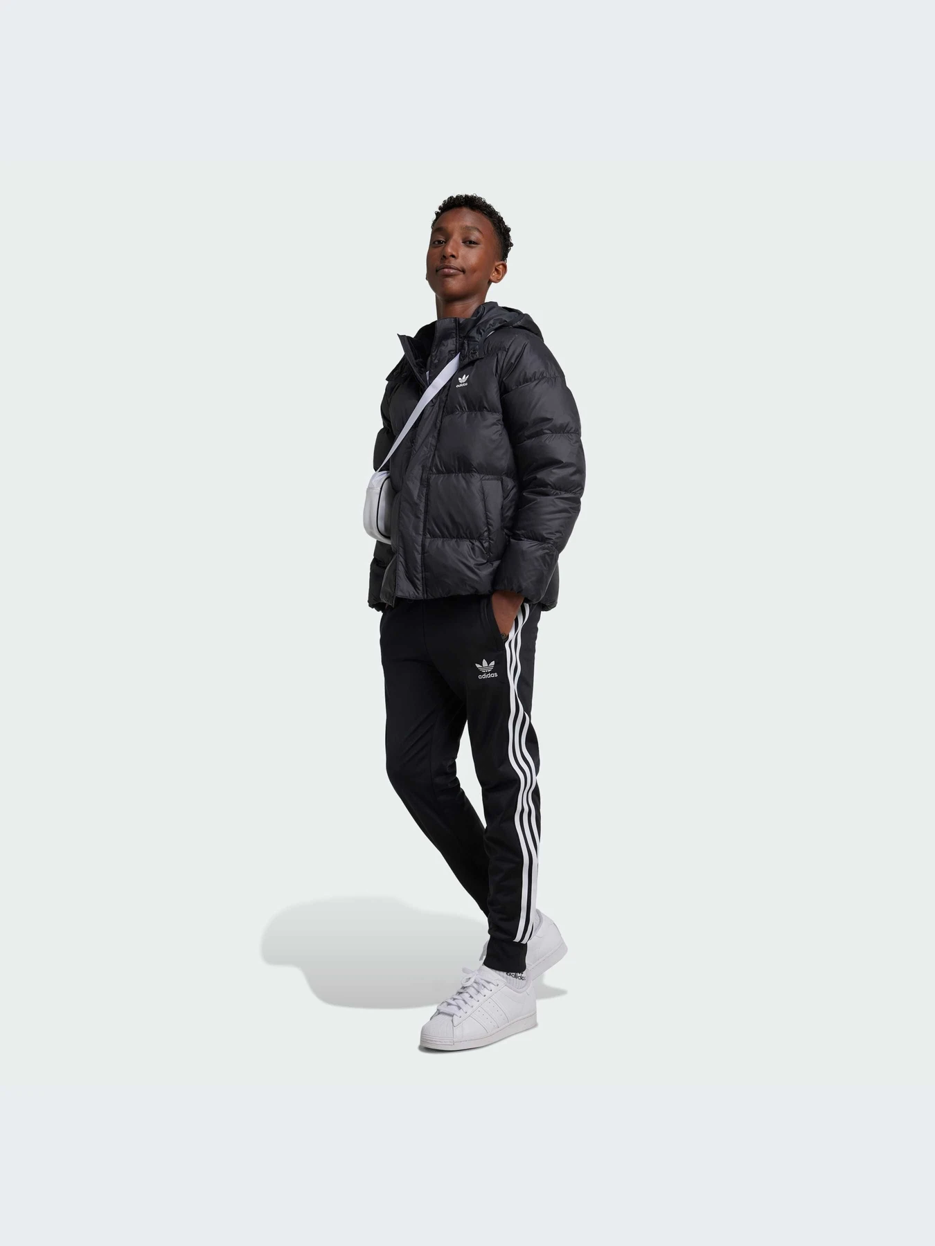 Куртки и дубленки Adidas Adicolor модель IY7498-KZ Куртки и дубленки Adidas Adicolor модель IY7498-KZ Фото