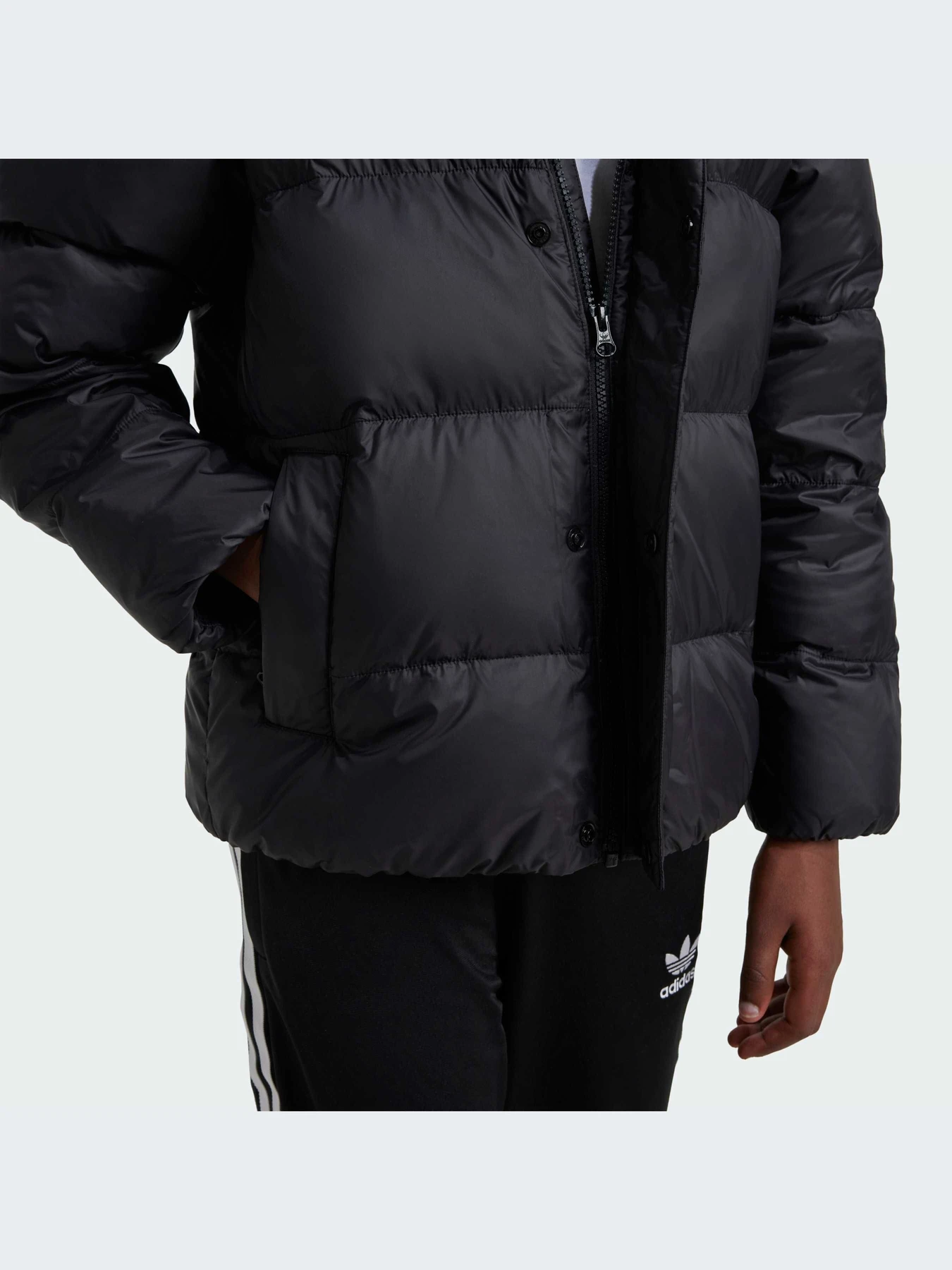 Куртки и дубленки Adidas Adicolor модель IY7498-KZ Куртки и дубленки Adidas Adicolor модель IY7498-KZ Фото