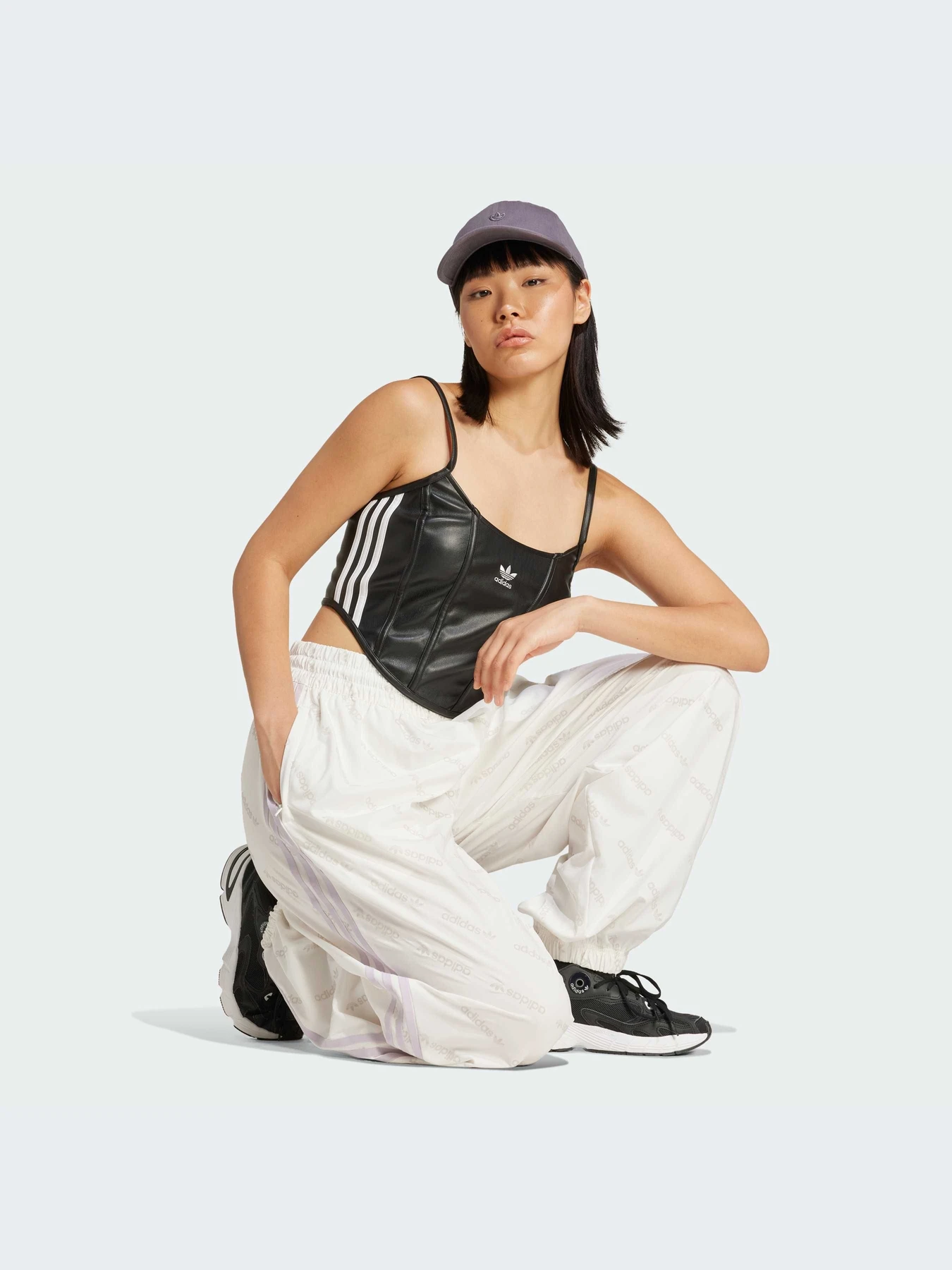 Брюки Adidas модель JE8359-KZ Брюки Adidas модель JE8359-KZ Фото