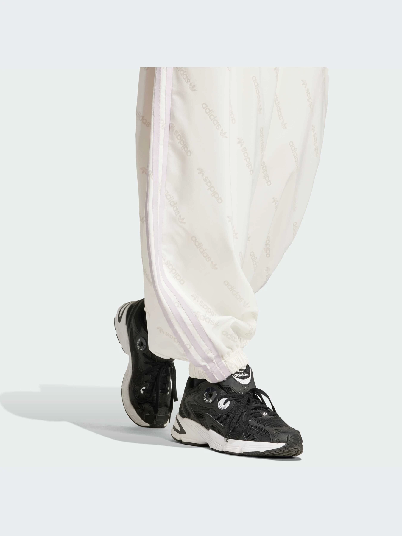 Брюки Adidas модель JE8359-KZ Брюки Adidas модель JE8359-KZ Фото