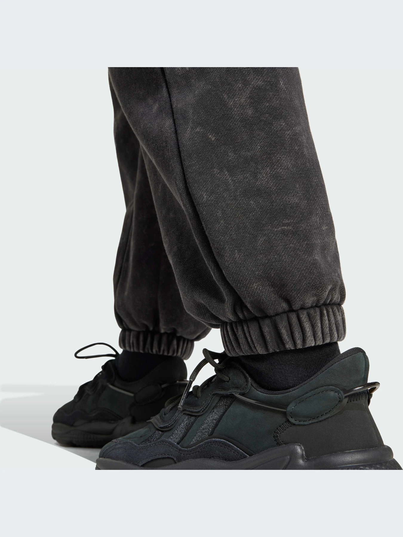 Брюки Adidas модель IW5563-KZ Брюки Adidas модель IW5563-KZ Фото