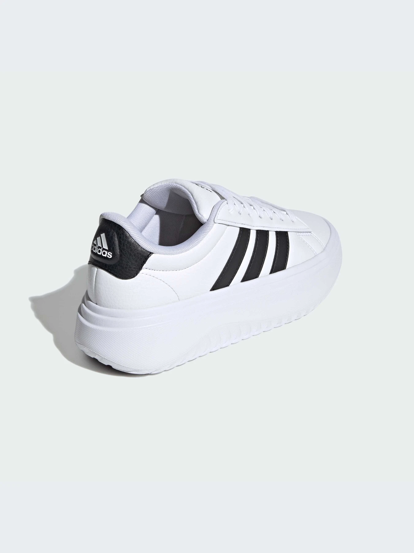 Кроссовки Adidas модель IE1092-KZ Кроссовки Adidas модель IE1092-KZ Фото
