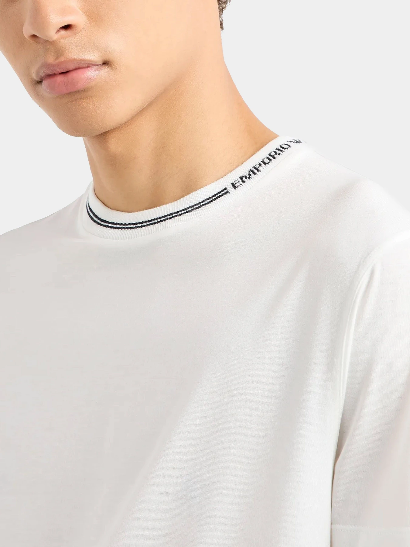 Футболки и поло Emporio Armani модель 6D1T95-1JOSZ-0101 Футболки и поло Emporio Armani модель 6D1T95-1JOSZ-0101 Фото
