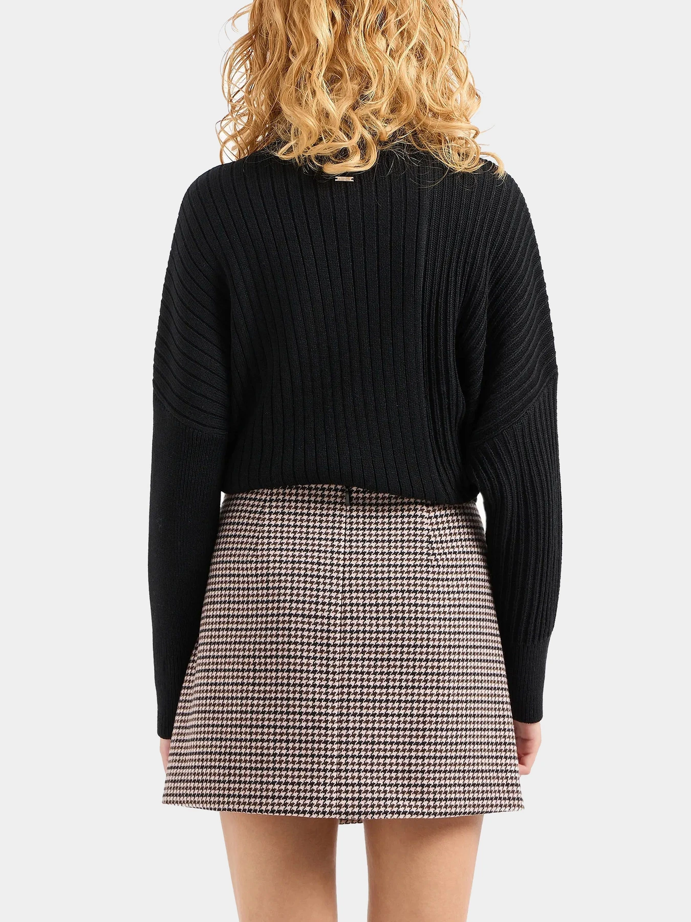 Юбки Armani Exchange модель 6DYN16-YN2XZ-54AF Юбки Armani Exchange модель 6DYN16-YN2XZ-54AF Фото