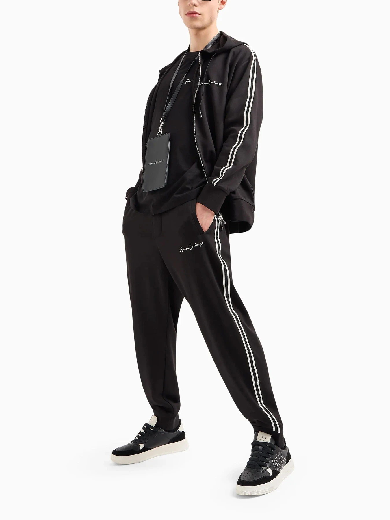 Худи и свитшоты Armani Exchange модель 8NZMSH-Z9N1Z-1200 Худи и свитшоты Armani Exchange модель 8NZMSH-Z9N1Z-1200 Фото