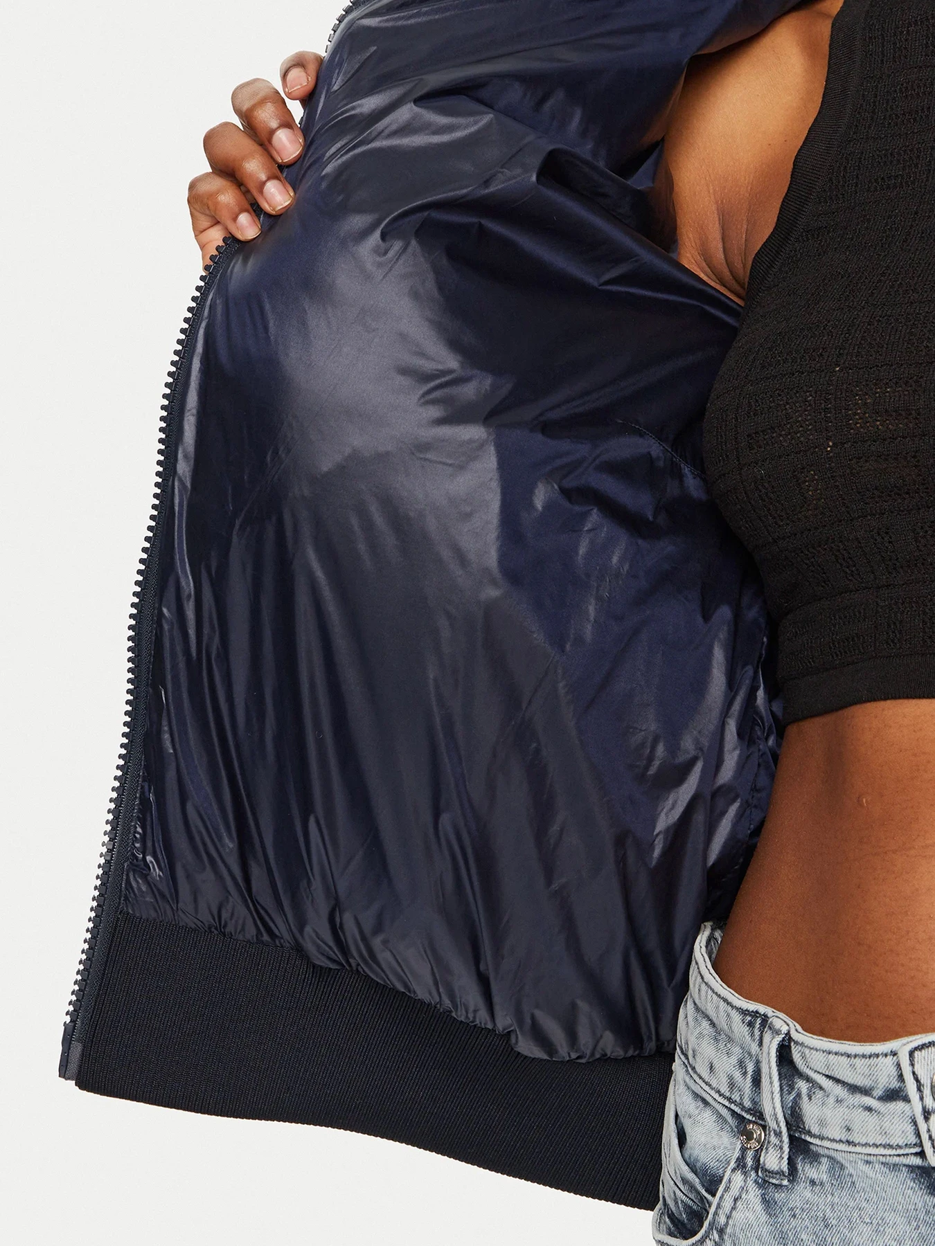 Куртки и дубленки Armani Exchange модель XW000228-AF10860-UB100 Куртки и дубленки Armani Exchange модель XW000228-AF10860-UB100 Фото