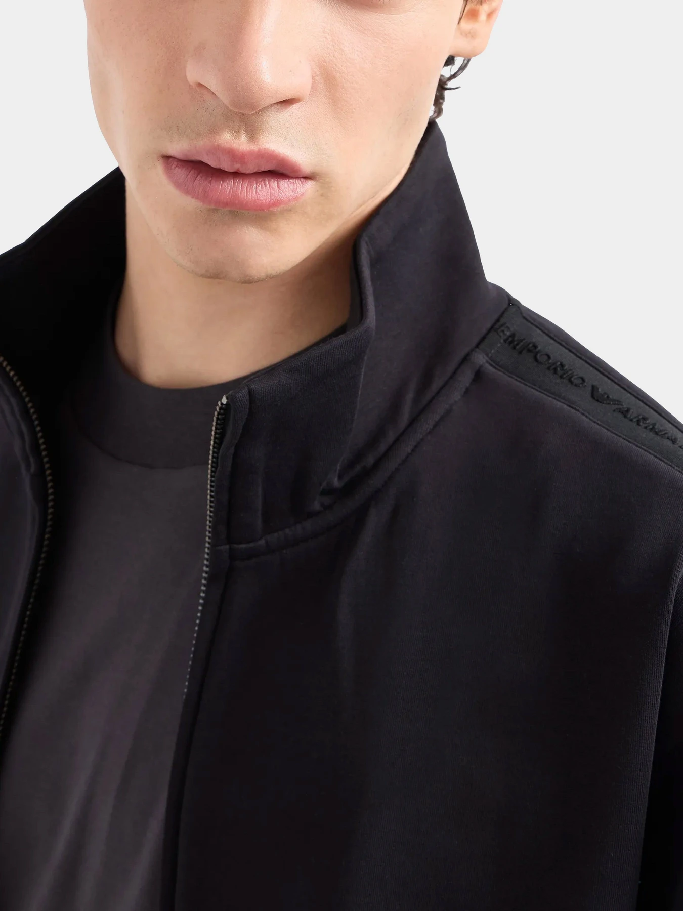 Худи и свитшоты Emporio Armani модель 6D1MA8-1JHSZ-0999 Худи и свитшоты Emporio Armani модель 6D1MA8-1JHSZ-0999 Фото