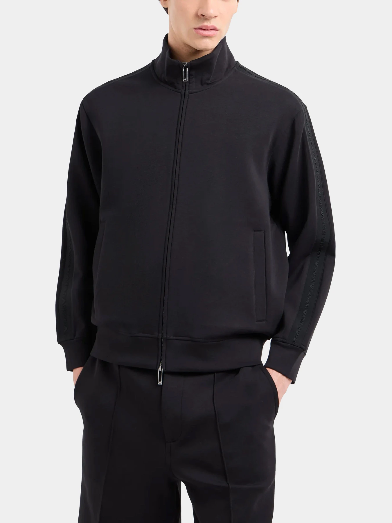 Худи и свитшоты Emporio Armani модель 6D1MA8-1JHSZ-0999 Худи и свитшоты Emporio Armani модель 6D1MA8-1JHSZ-0999 Фото