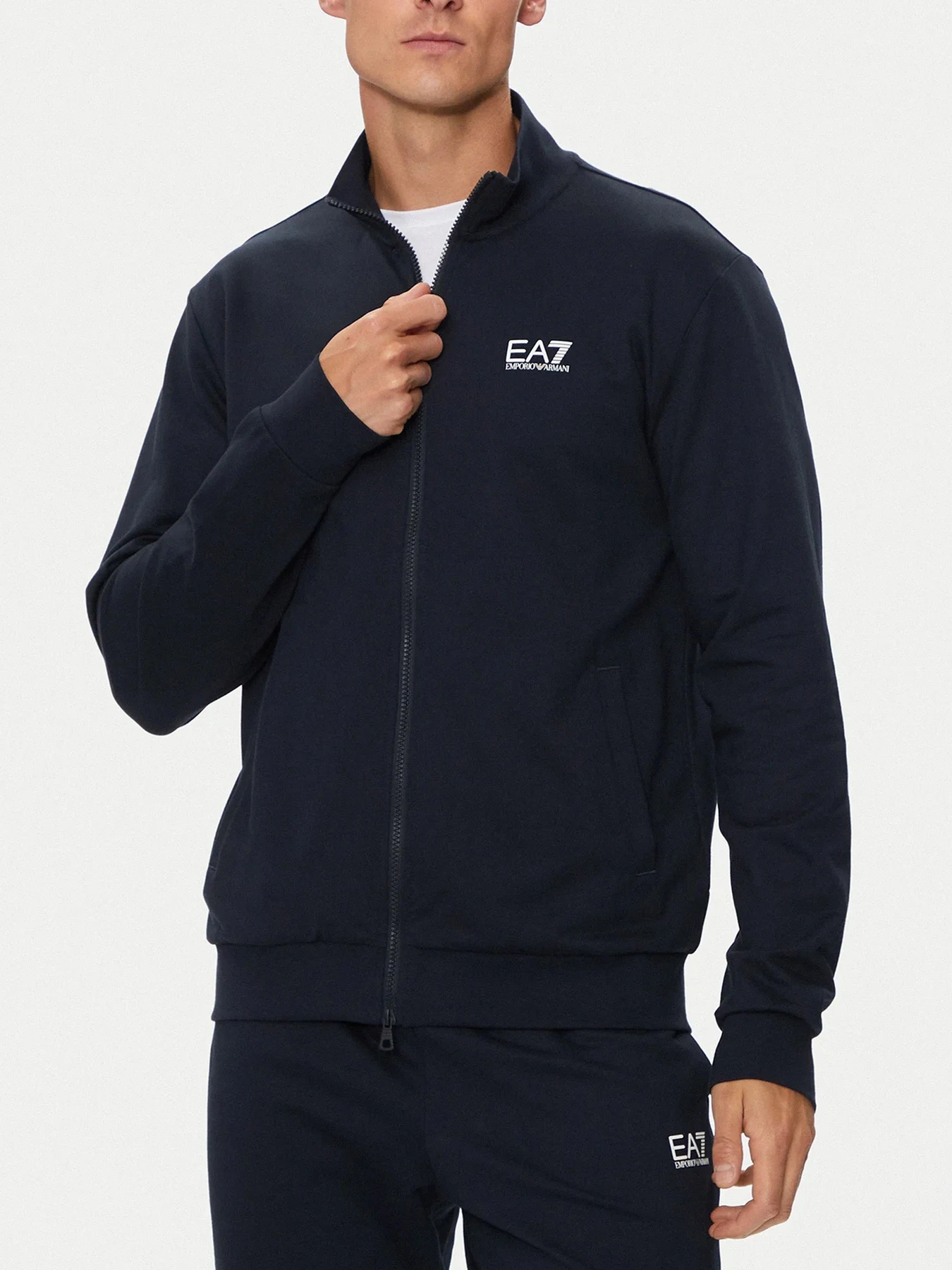 Костюмы EA7 модель 8NPV61-PJVRZ-1562 Костюмы EA7 модель 8NPV61-PJVRZ-1562 Фото