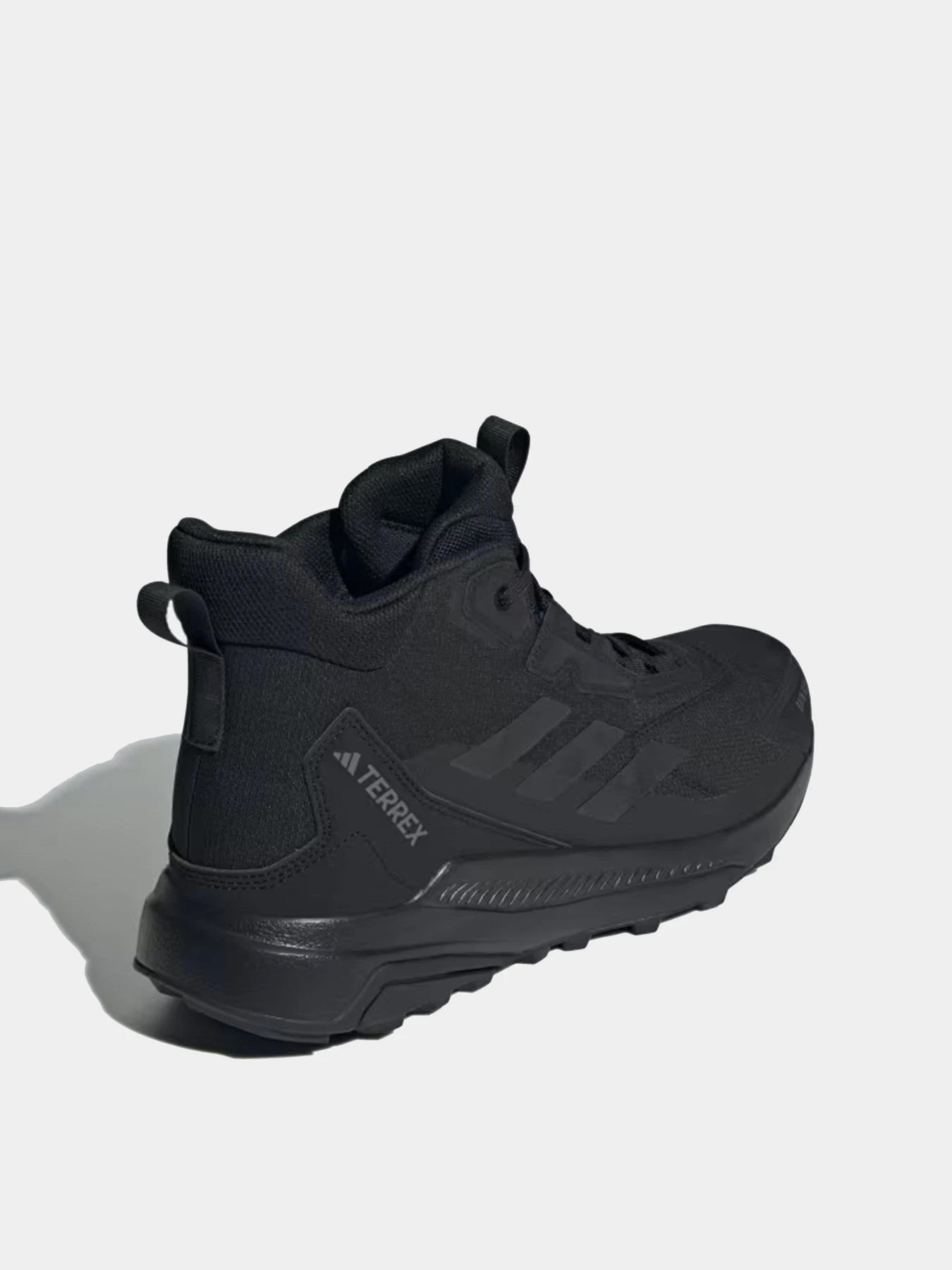 Ботинки и сапоги Adidas модель ID0898 Ботинки и сапоги Adidas модель ID0898 Фото