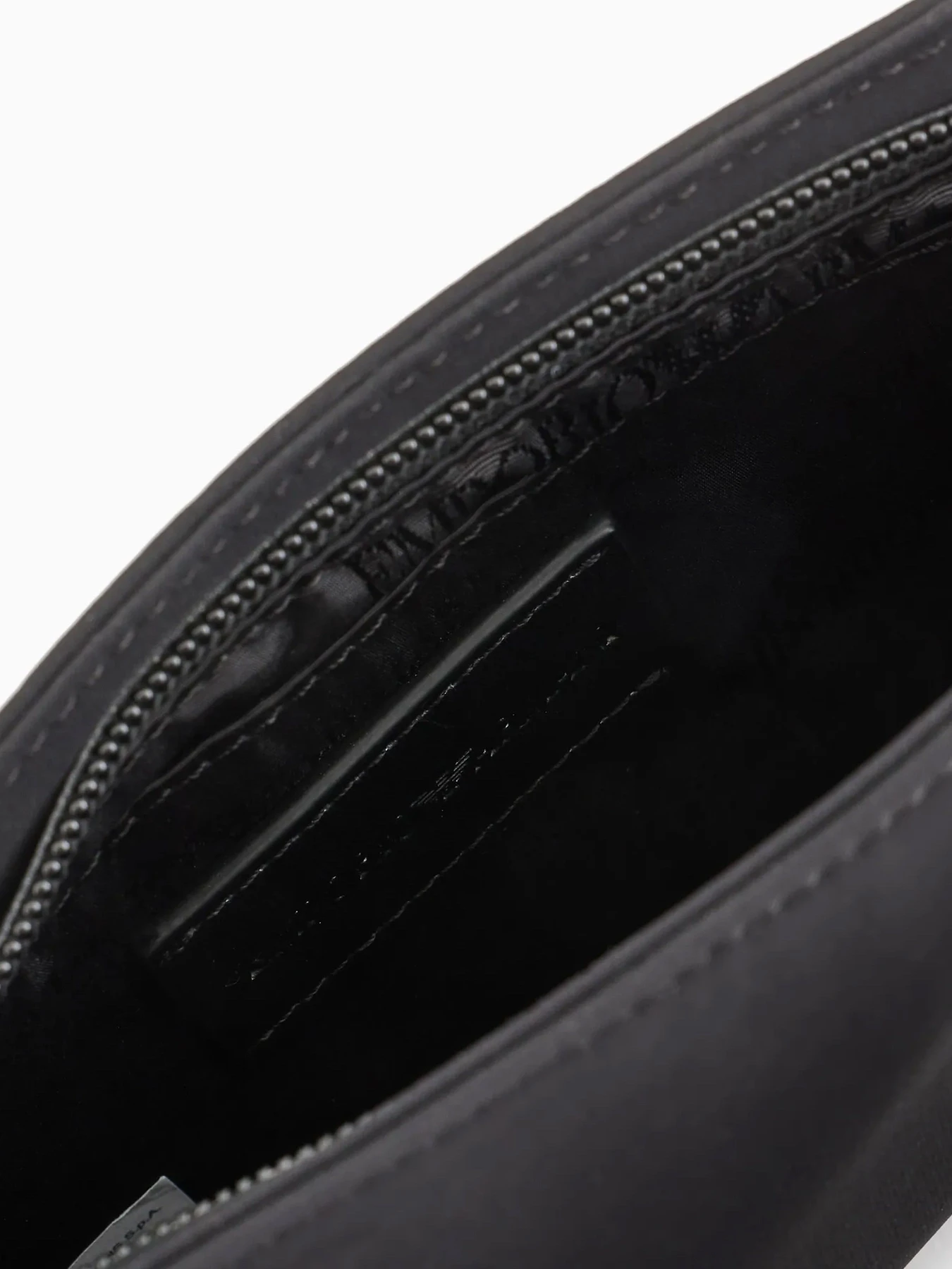 Сумки Emporio Armani модель EM000318-AF10430-UC001 Фото