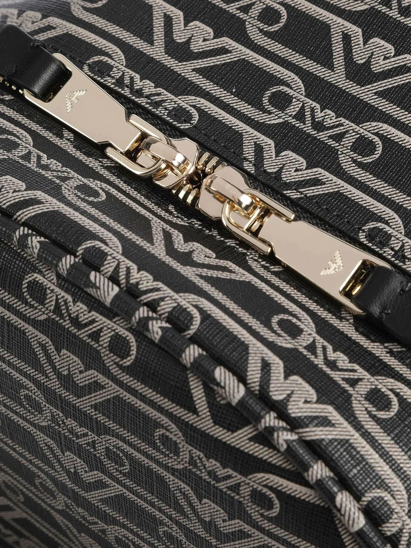 Рюкзаки Emporio Armani модель EW000372-AF11951-FC033 Рюкзаки Emporio Armani модель EW000372-AF11951-FC033 Фото