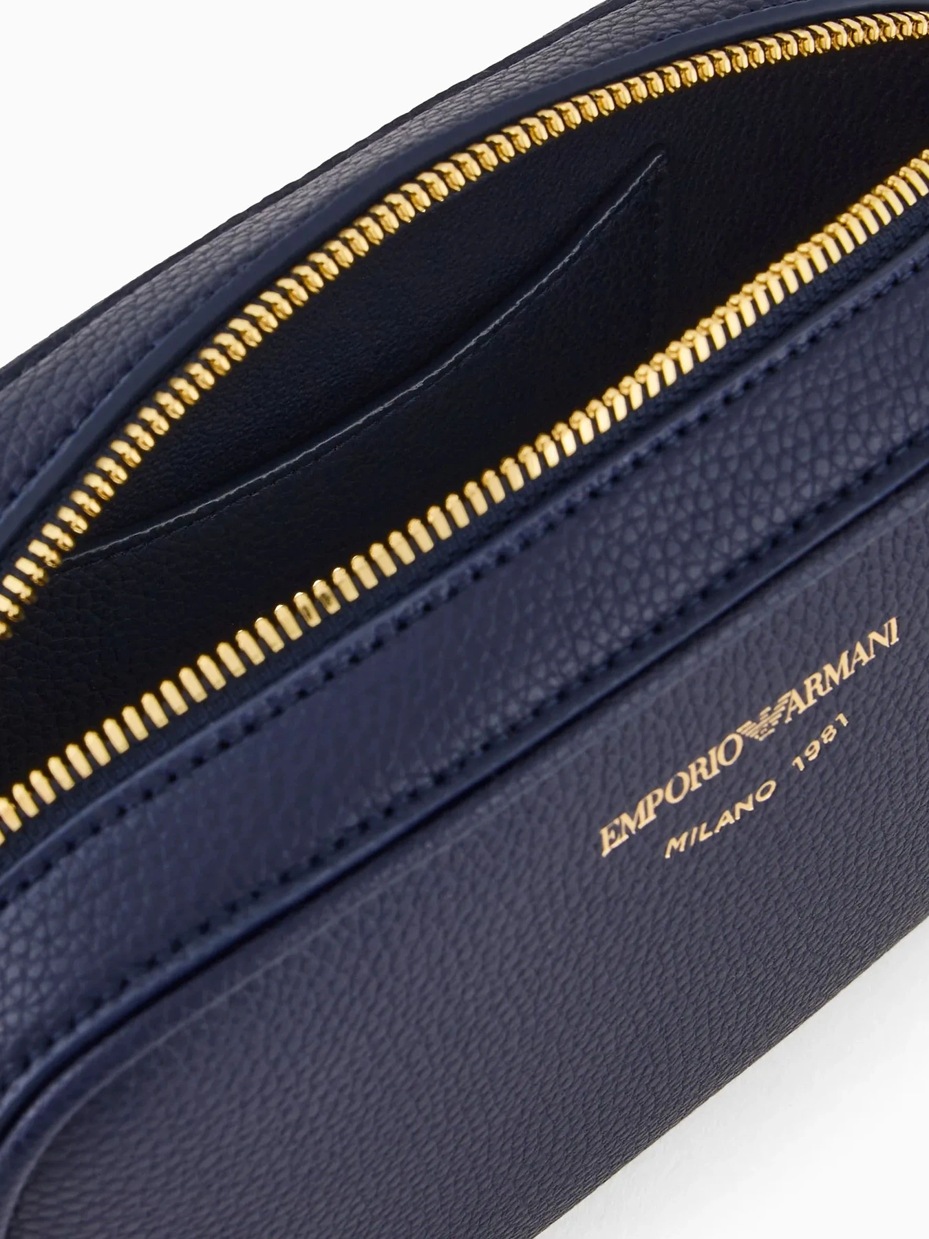 Сумки Emporio Armani модель EW000537-AF12036-MB051 Сумки Emporio Armani модель EW000537-AF12036-MB051 Фото