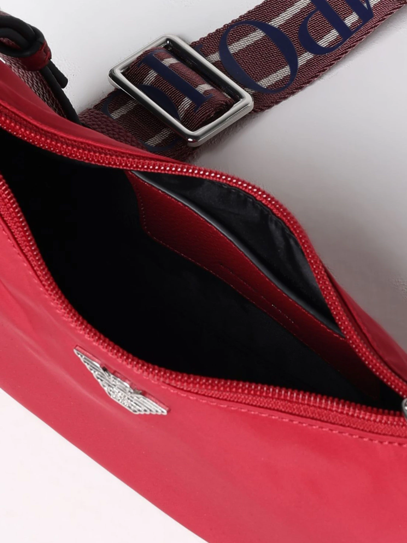 Сумки Emporio Armani модель Y3H293-YWS1E-80423 Сумки Emporio Armani модель Y3H293-YWS1E-80423 Фото