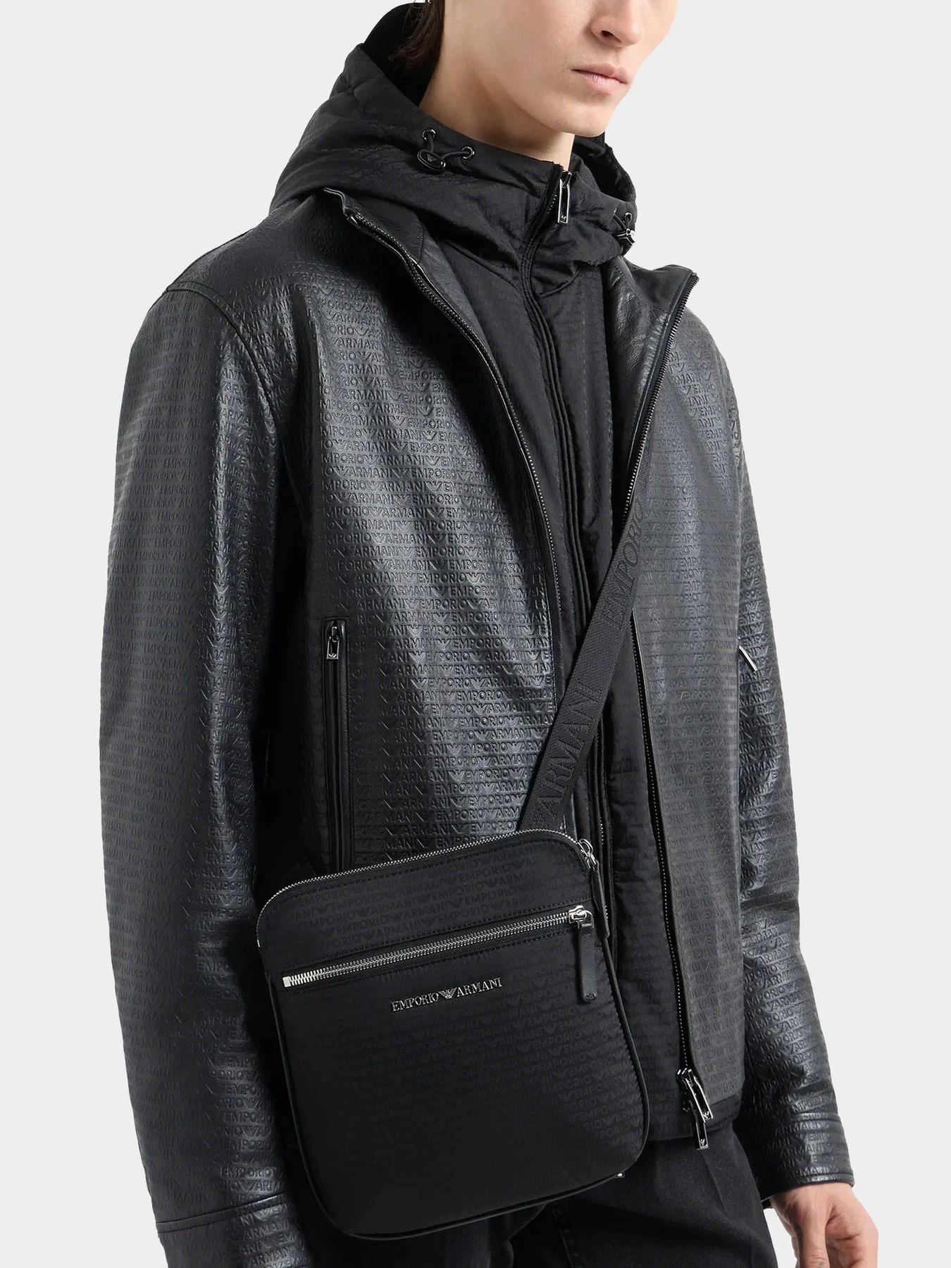 Сумки Emporio Armani модель Y4M425-YQ76E-81073 Сумки Emporio Armani модель Y4M425-YQ76E-81073 Фото