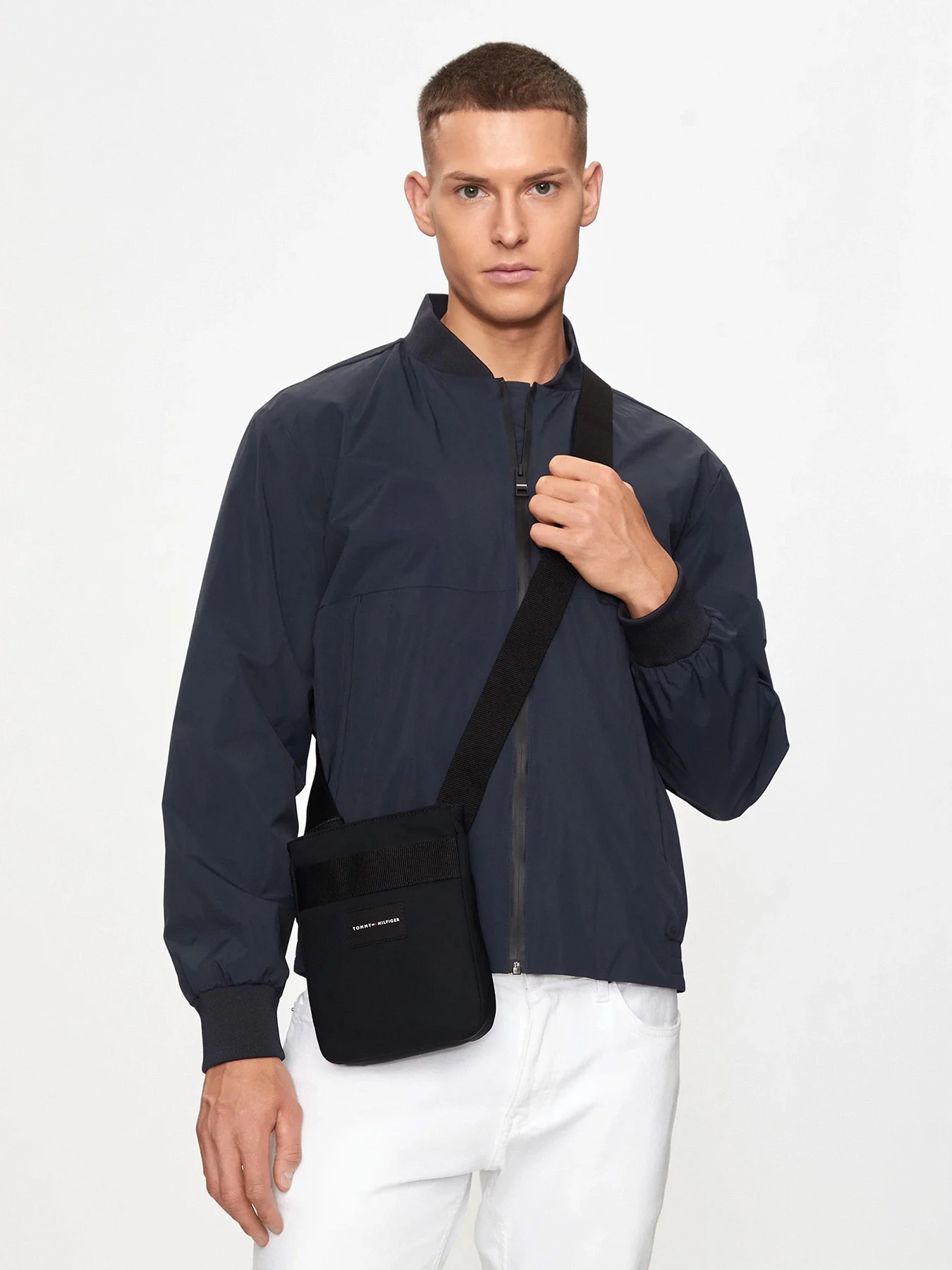Сумки Tommy Hilfiger модель AM0AM12468-BDS Сумки Tommy Hilfiger модель AM0AM12468-BDS Фото