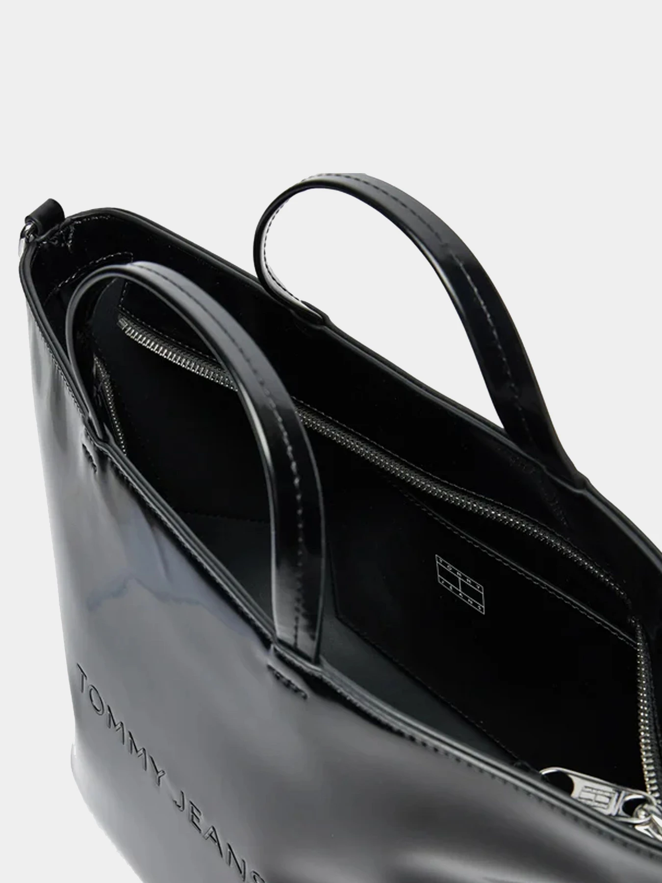 Сумки Tommy Hilfiger модель AW0AW16268-BDS Сумки Tommy Hilfiger модель AW0AW16268-BDS Фото
