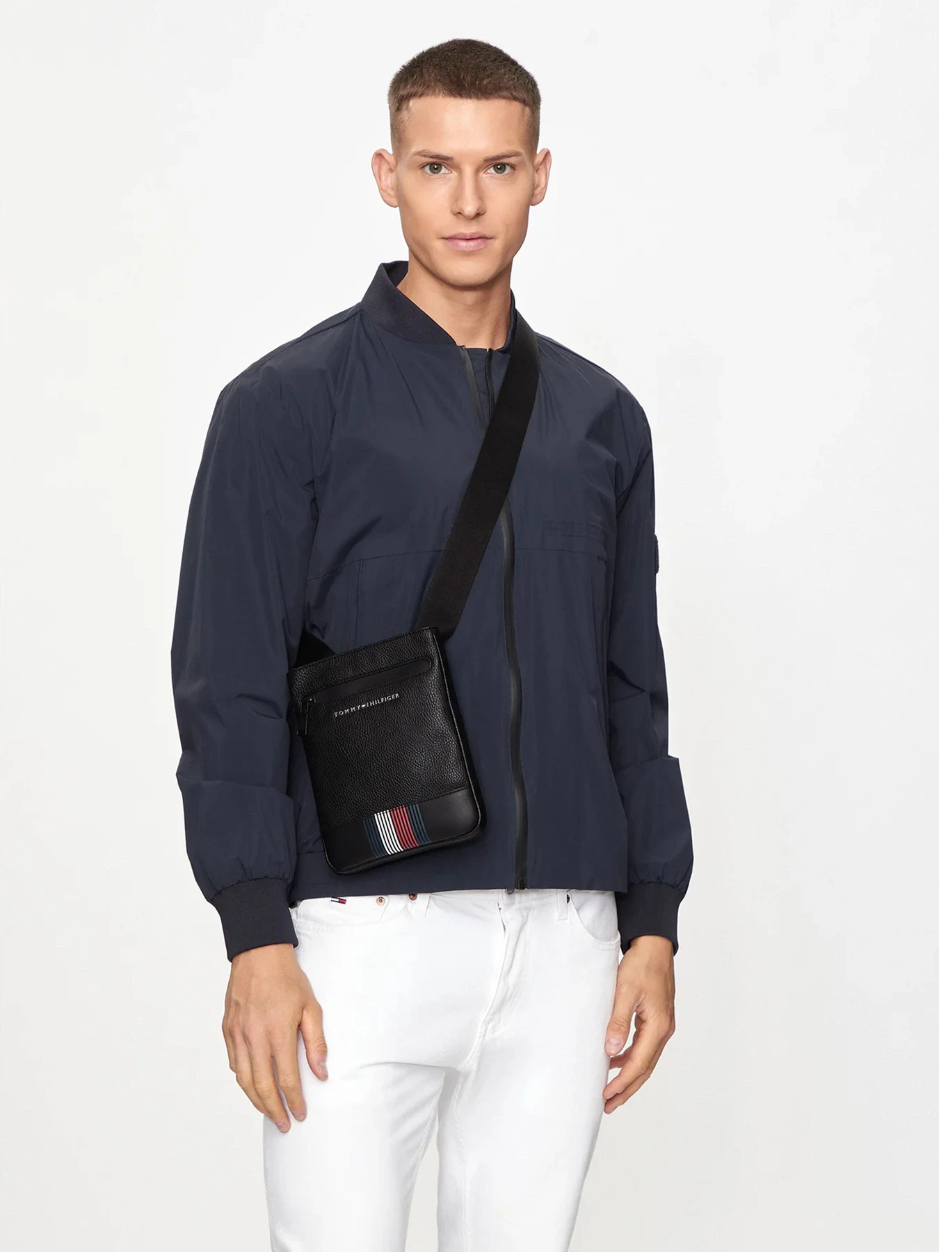 Сумки Tommy Hilfiger модель AM0AM12483-BDS Сумки Tommy Hilfiger модель AM0AM12483-BDS Фото