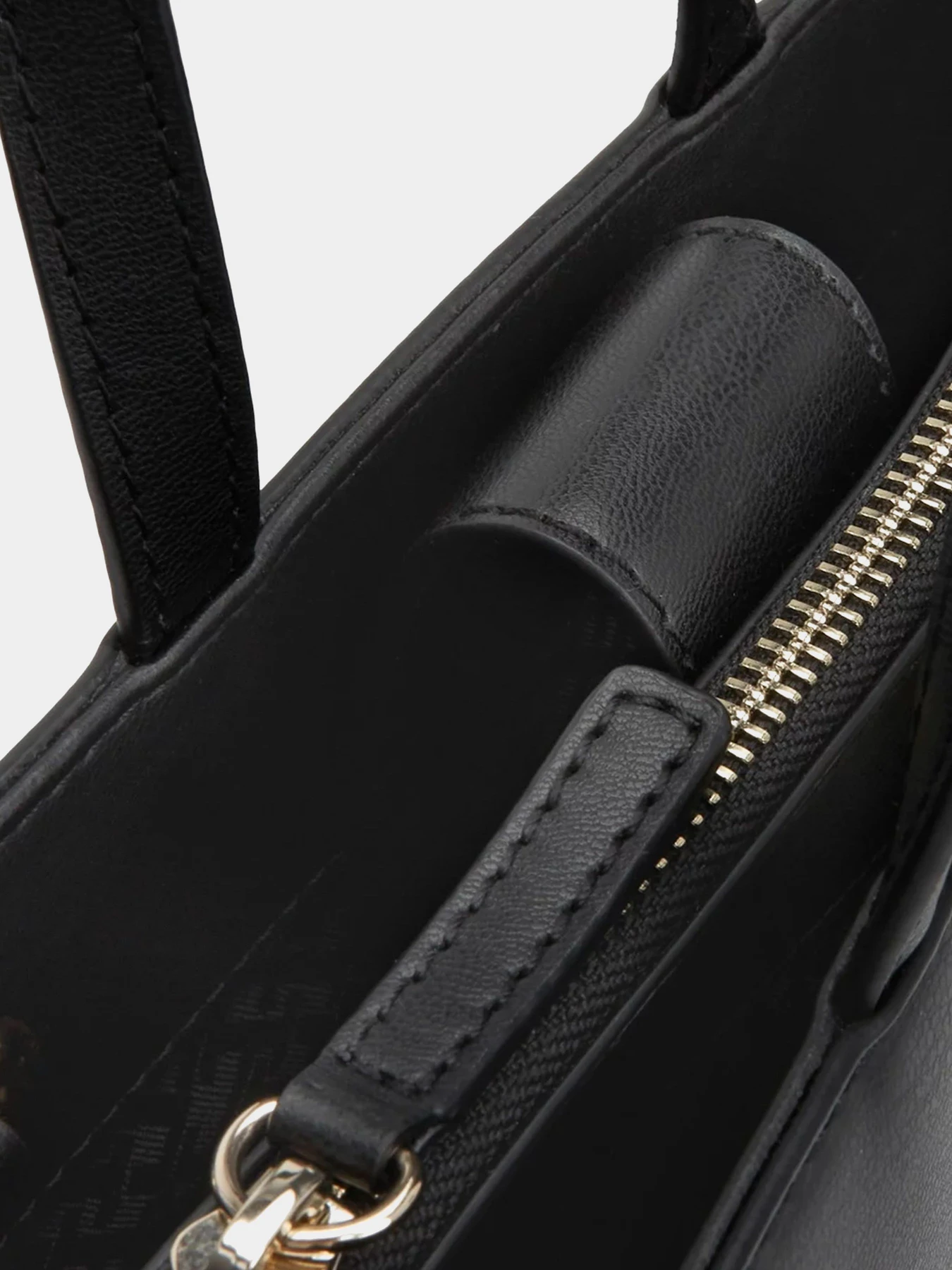 Сумки Tommy Hilfiger модель AW0AW16762-BDS Сумки Tommy Hilfiger модель AW0AW16762-BDS Фото