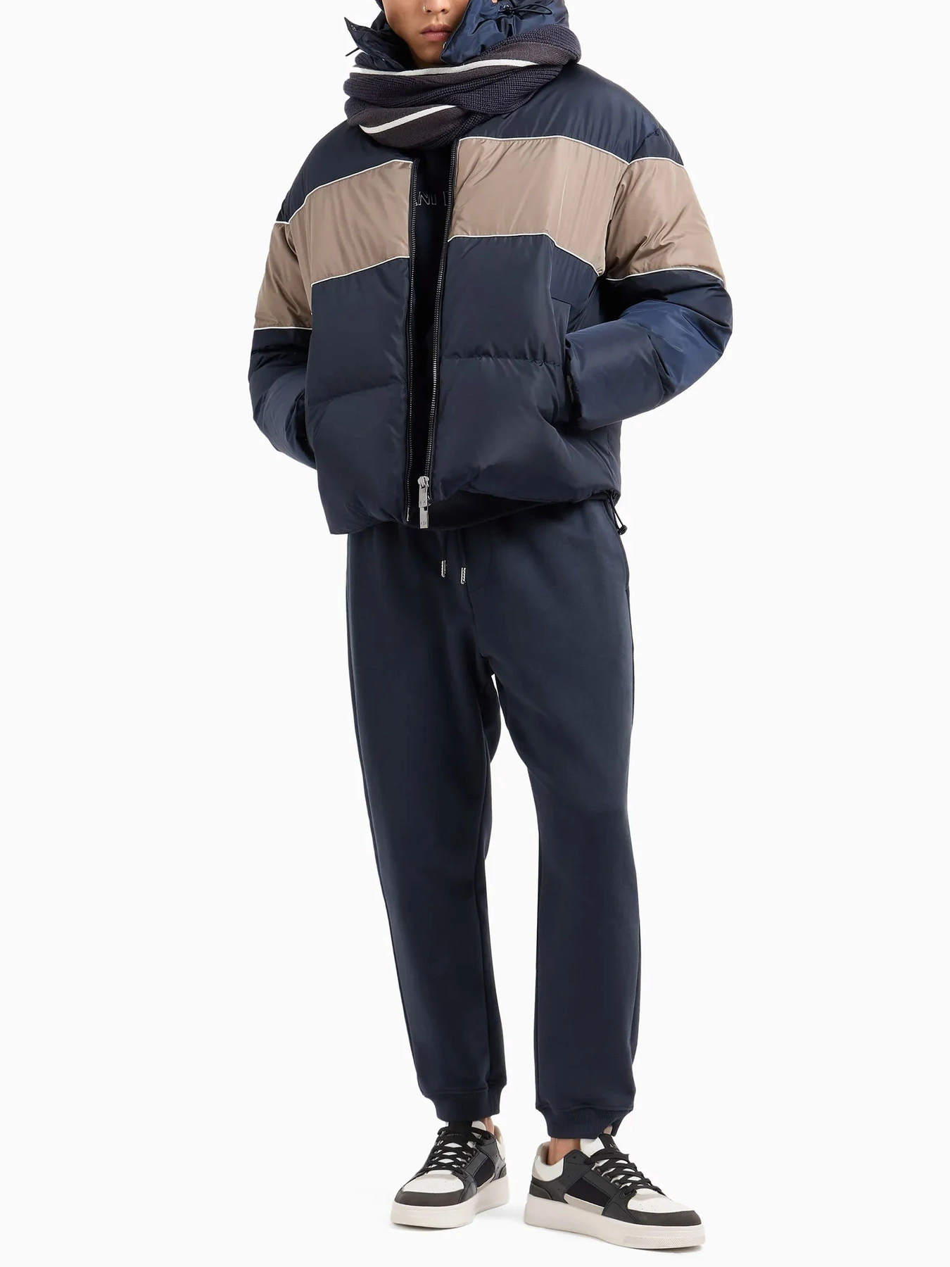 Худи и свитшоты Armani Exchange модель 6DZMBA-ZJADZ-1510 Худи и свитшоты Armani Exchange модель 6DZMBA-ZJADZ-1510 Фото