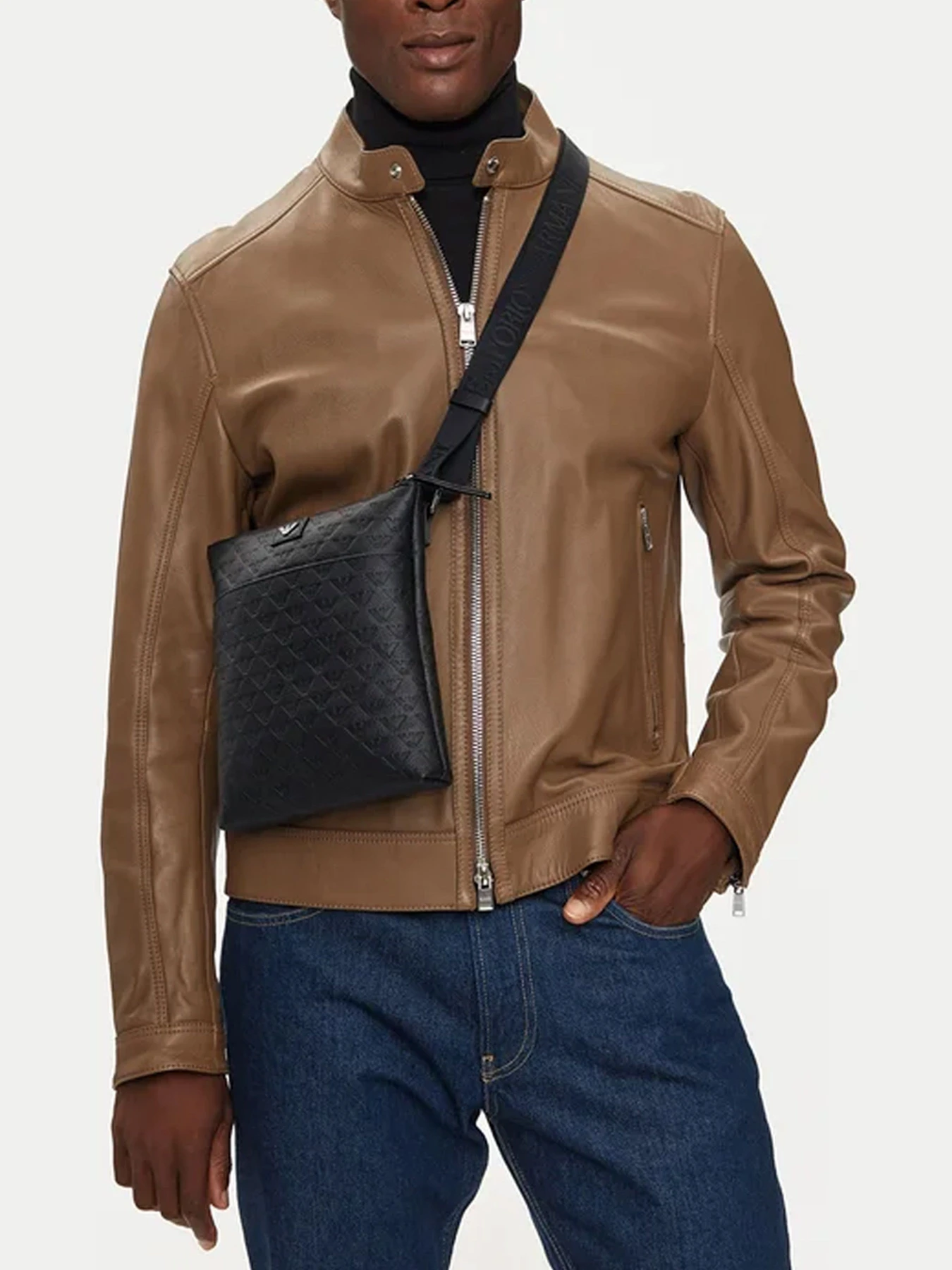 Сумки Emporio Armani модель Y4M416-YQ67I-80001 Сумки Emporio Armani модель Y4M416-YQ67I-80001 Фото