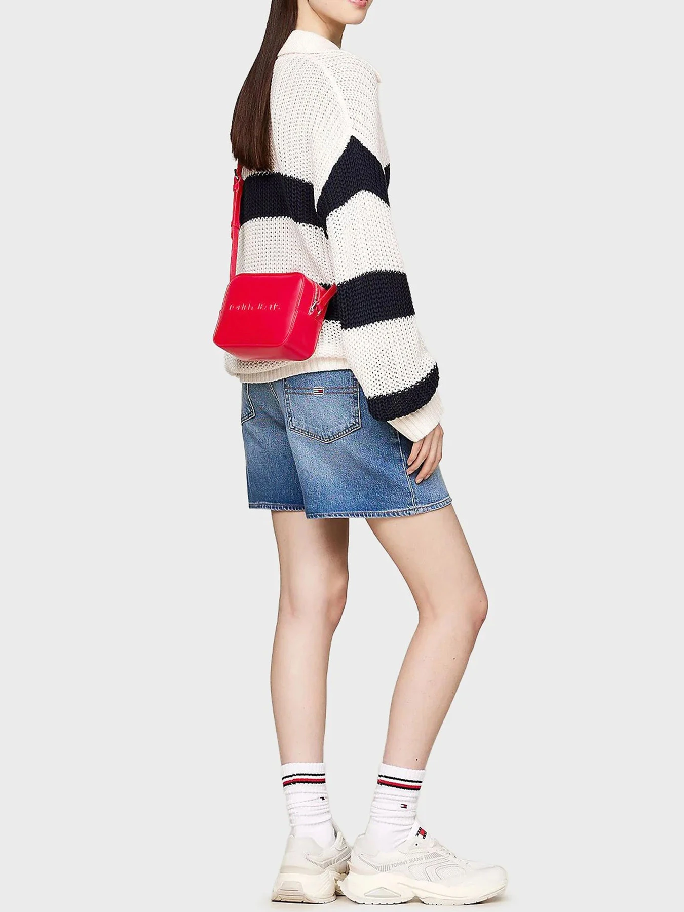 Сумки Tommy Hilfiger модель AW0AW16266-XNL Сумки Tommy Hilfiger модель AW0AW16266-XNL Фото