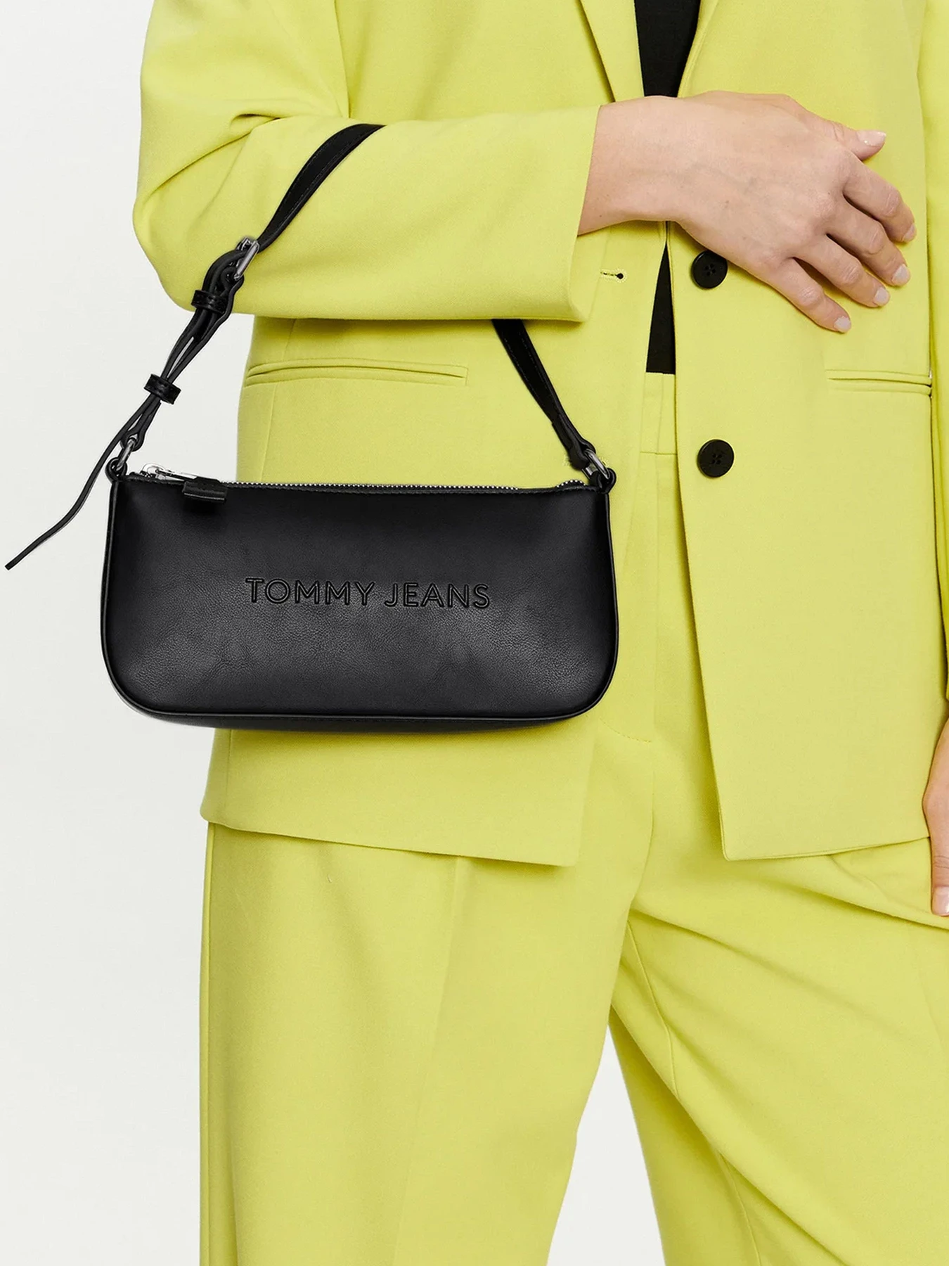 Сумки Tommy Hilfiger модель AW0AW16270-BDS Сумки Tommy Hilfiger модель AW0AW16270-BDS Фото