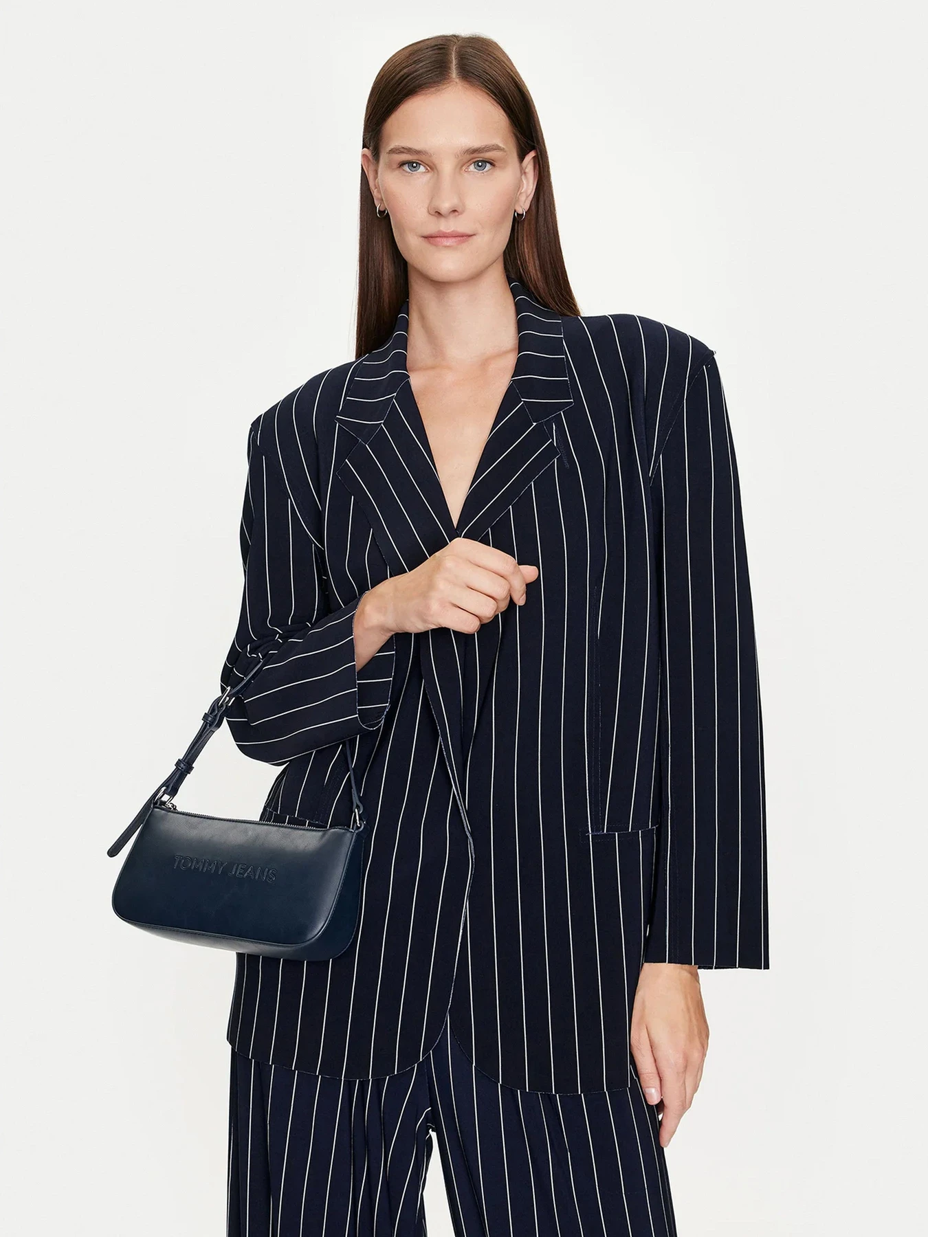 Сумки Tommy Hilfiger модель AW0AW16270-C1G Сумки Tommy Hilfiger модель AW0AW16270-C1G Фото