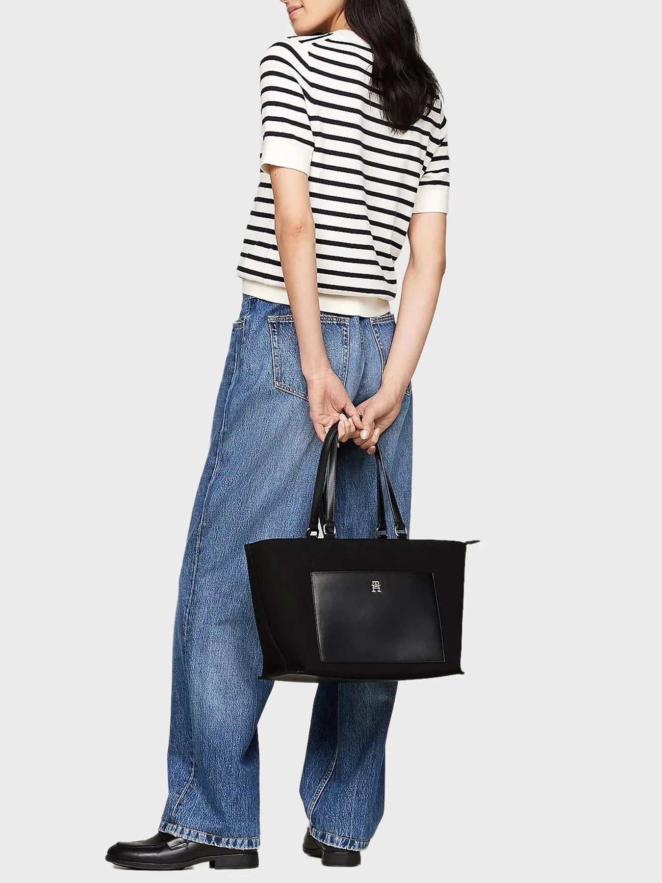 Сумки Tommy Hilfiger модель AW0AW16304-BDS Сумки Tommy Hilfiger модель AW0AW16304-BDS Фото