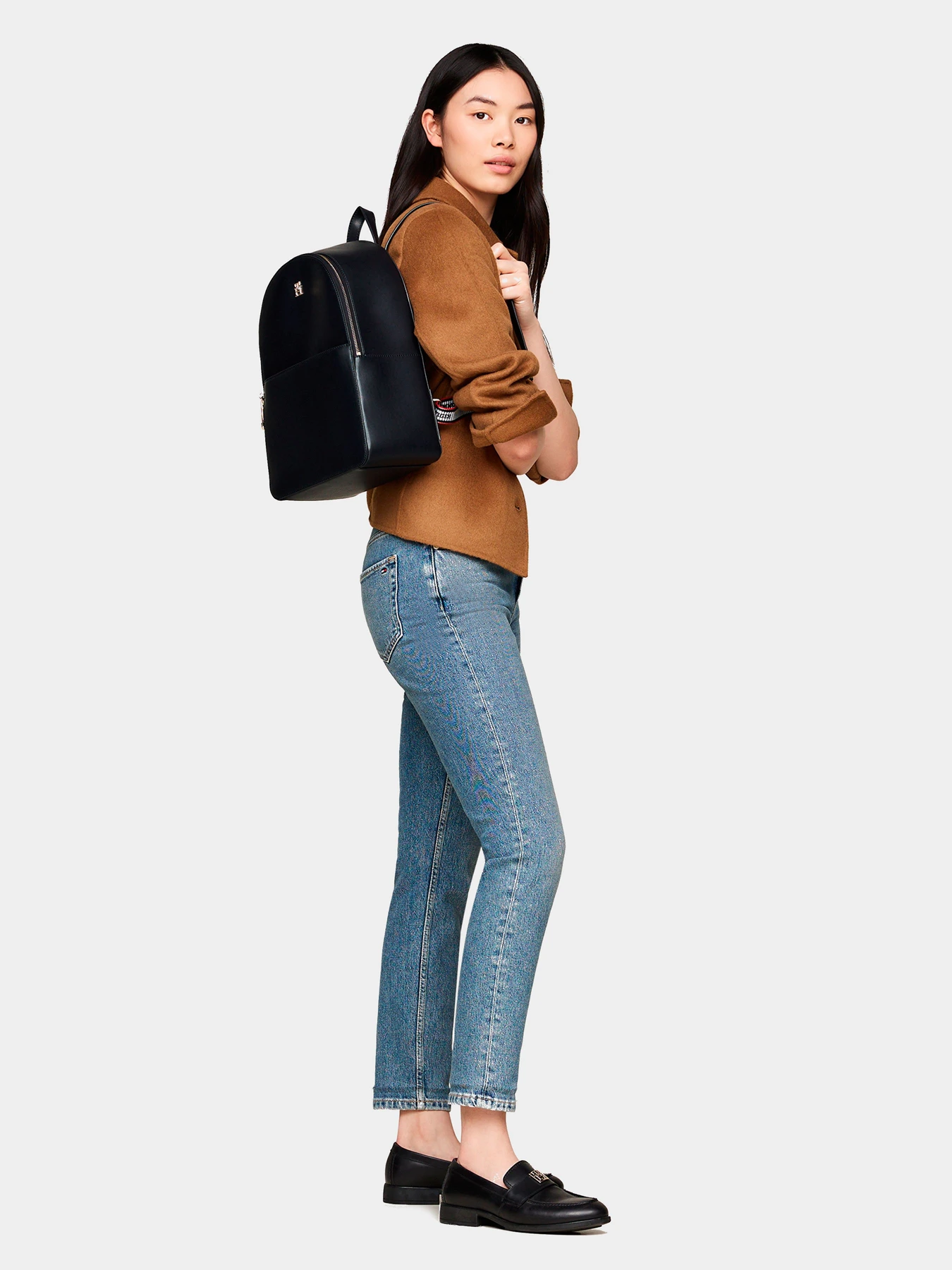 Рюкзаки Tommy Hilfiger модель AW0AW16685-DW6 Рюкзаки Tommy Hilfiger модель AW0AW16685-DW6 Фото