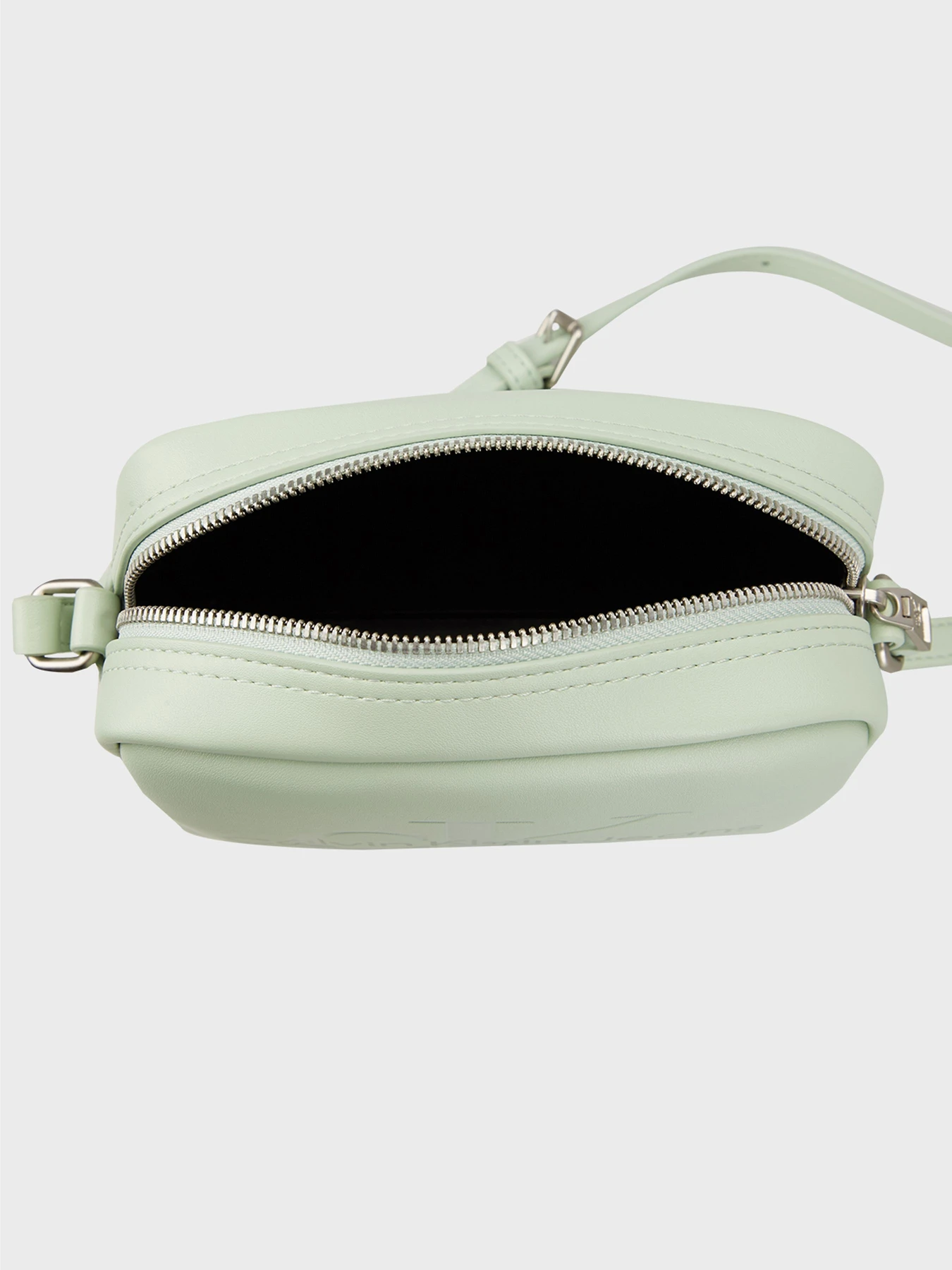 Сумки Calvin Klein модель K60K612220-LCD Сумки Calvin Klein модель K60K612220-LCD Фото