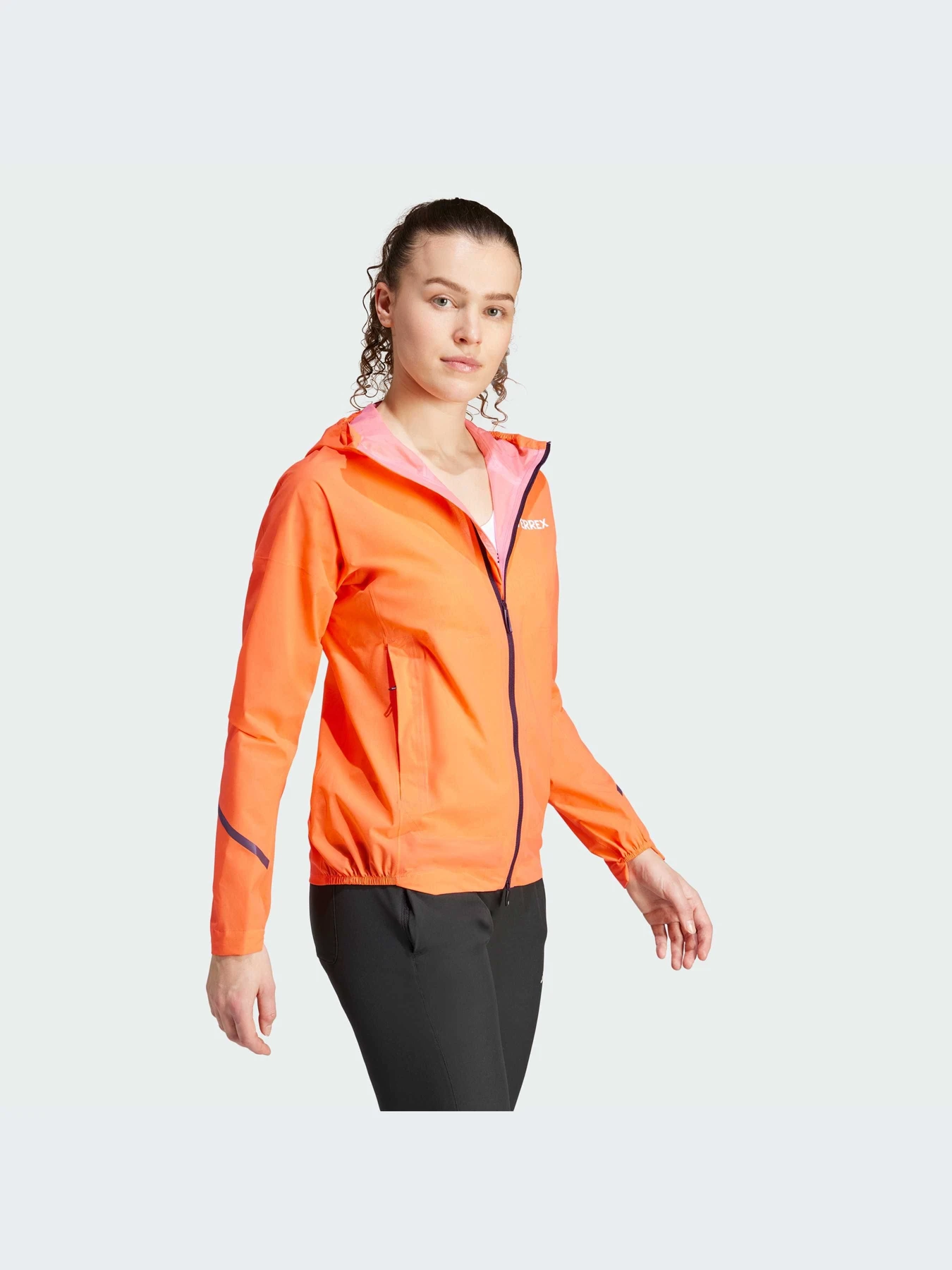 Куртки и дубленки Adidas модель IP1499-KZ Куртки и дубленки Adidas модель IP1499-KZ Фото