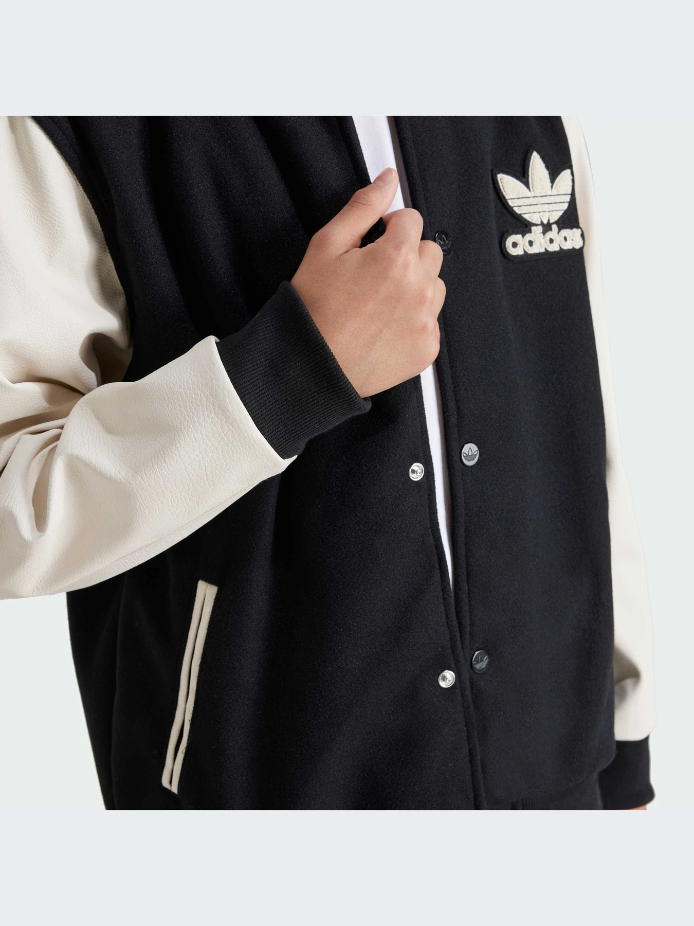 Куртки и дубленки Adidas Adicolor модель IY7505-KZ Куртки и дубленки Adidas Adicolor модель IY7505-KZ Фото