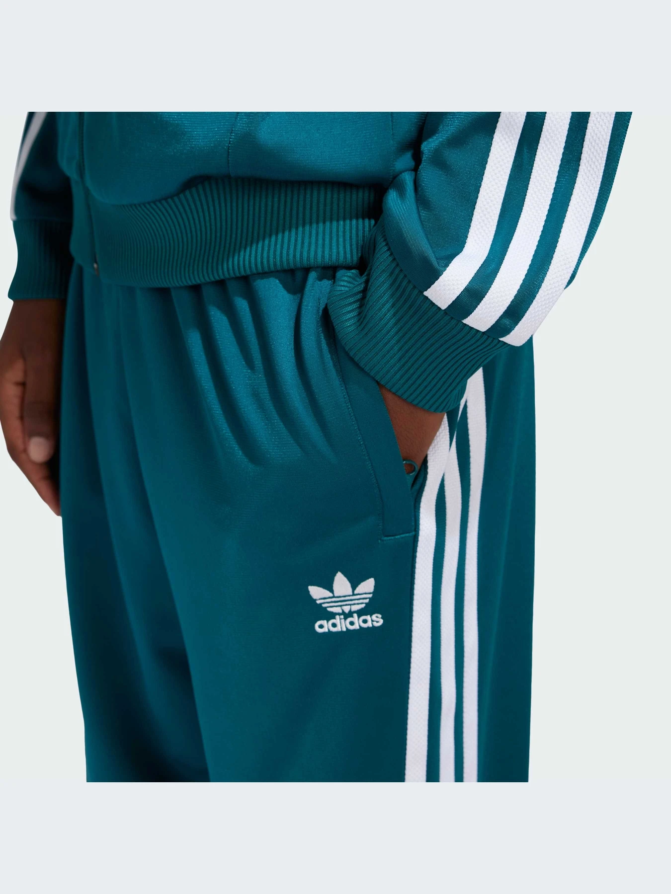 Брюки Adidas Adicolor модель IY7463-KZ Брюки Adidas Adicolor модель IY7463-KZ Фото