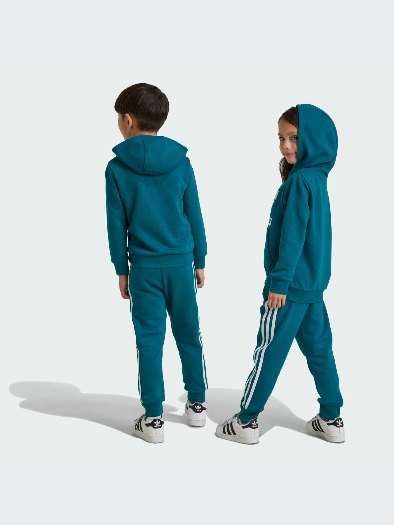 Костюмы Adidas Adicolor модель IY4789-KZ Костюмы Adidas Adicolor модель IY4789-KZ Фото
