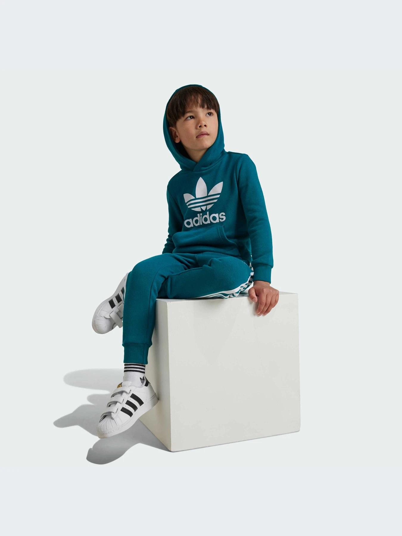Костюмы Adidas Adicolor модель IY4789-KZ Костюмы Adidas Adicolor модель IY4789-KZ Фото