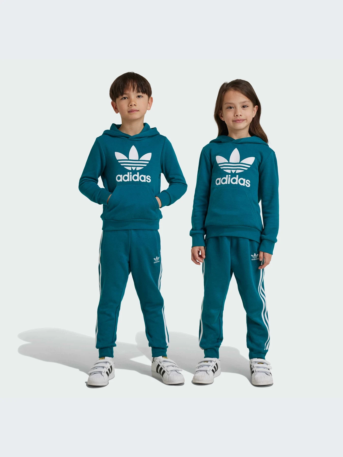 Костюмы Adidas Adicolor модель IY4789-KZ Костюмы Adidas Adicolor модель IY4789-KZ Фото
