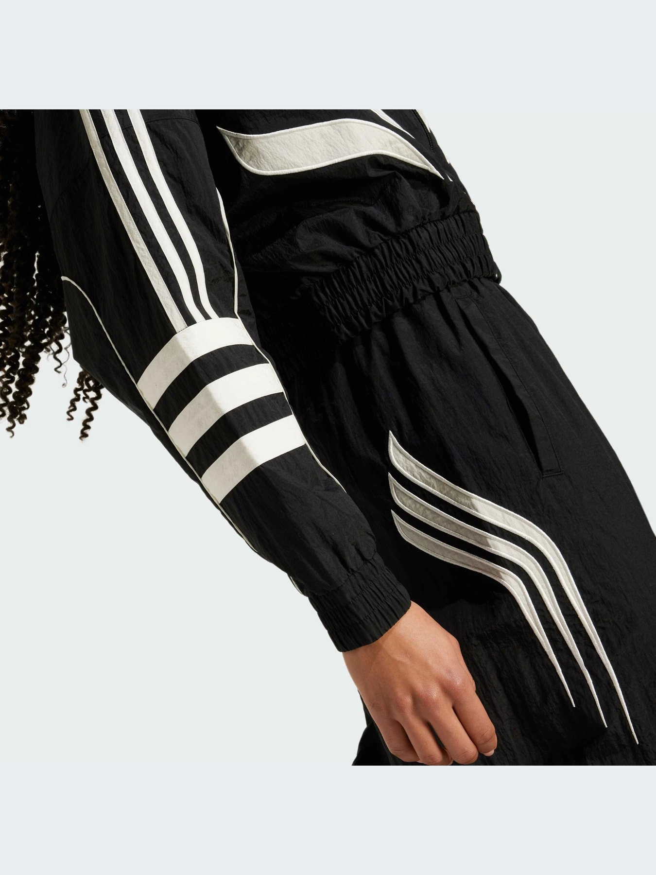 Куртки и дубленки Adidas модель IW5511-KZ Куртки и дубленки Adidas модель IW5511-KZ Фото