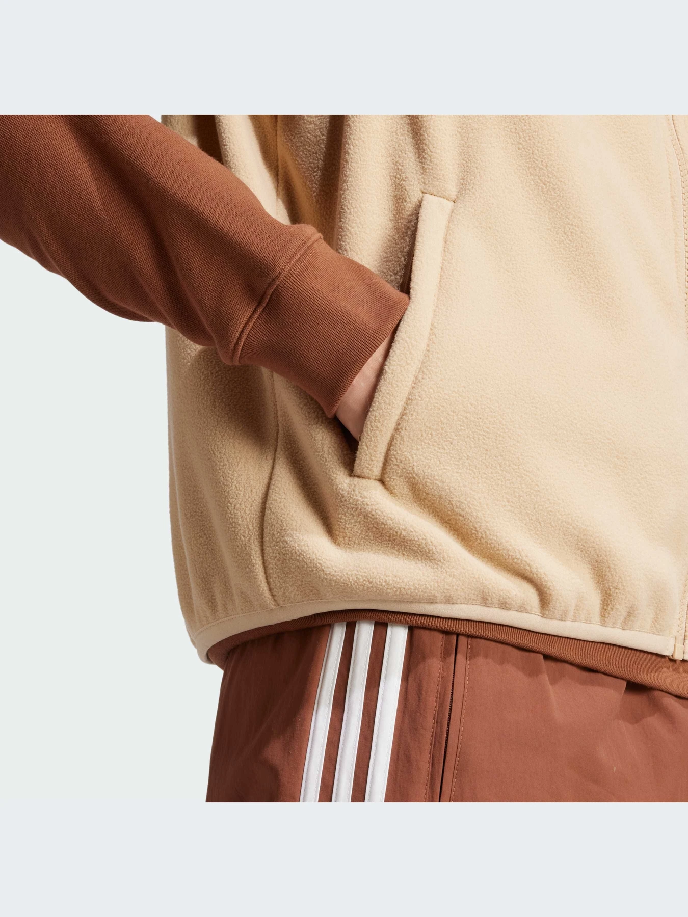 Куртки и дубленки Adidas модель IZ2483-KZ Куртки и дубленки Adidas модель IZ2483-KZ Фото